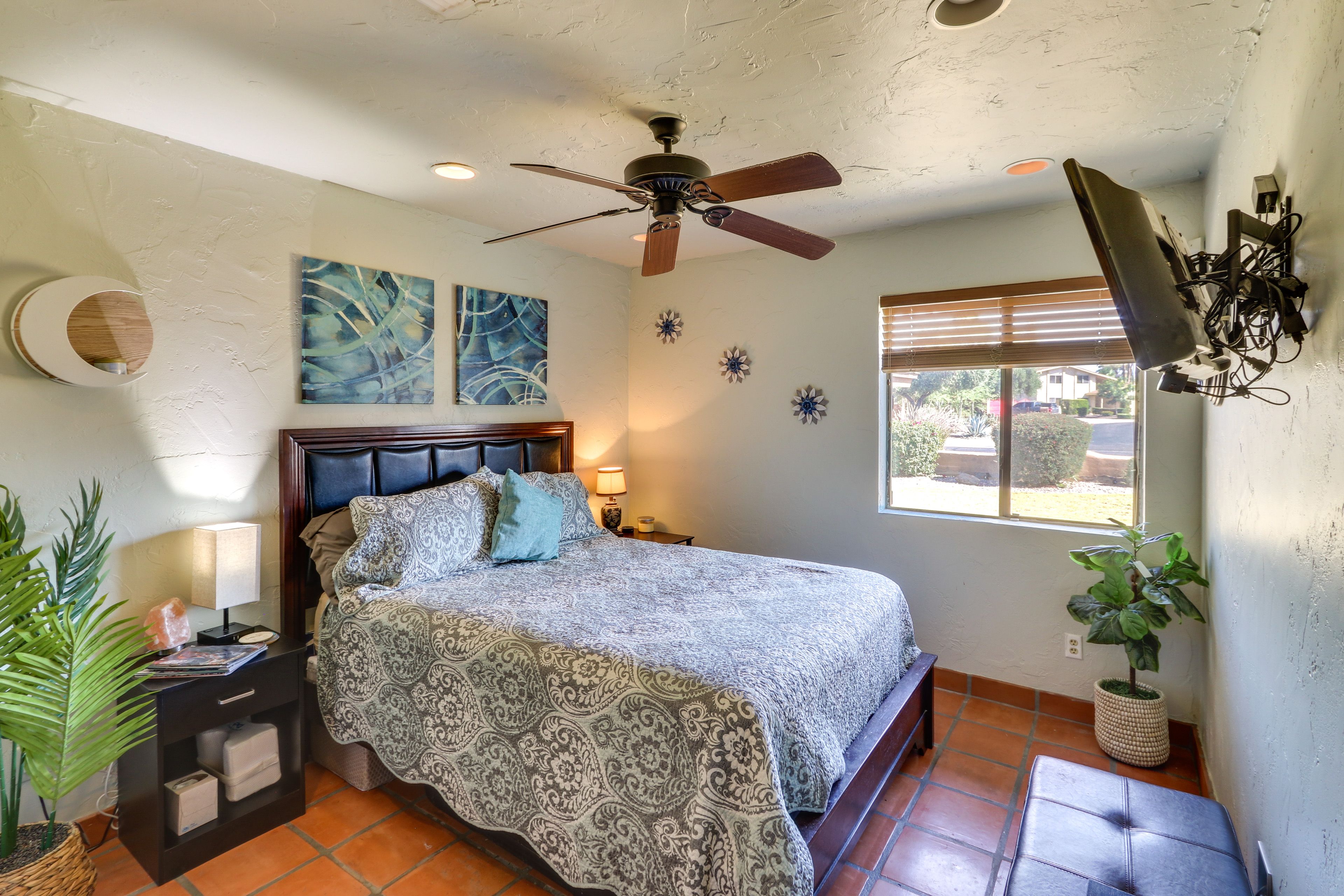 Bedroom 2 | Queen Bed