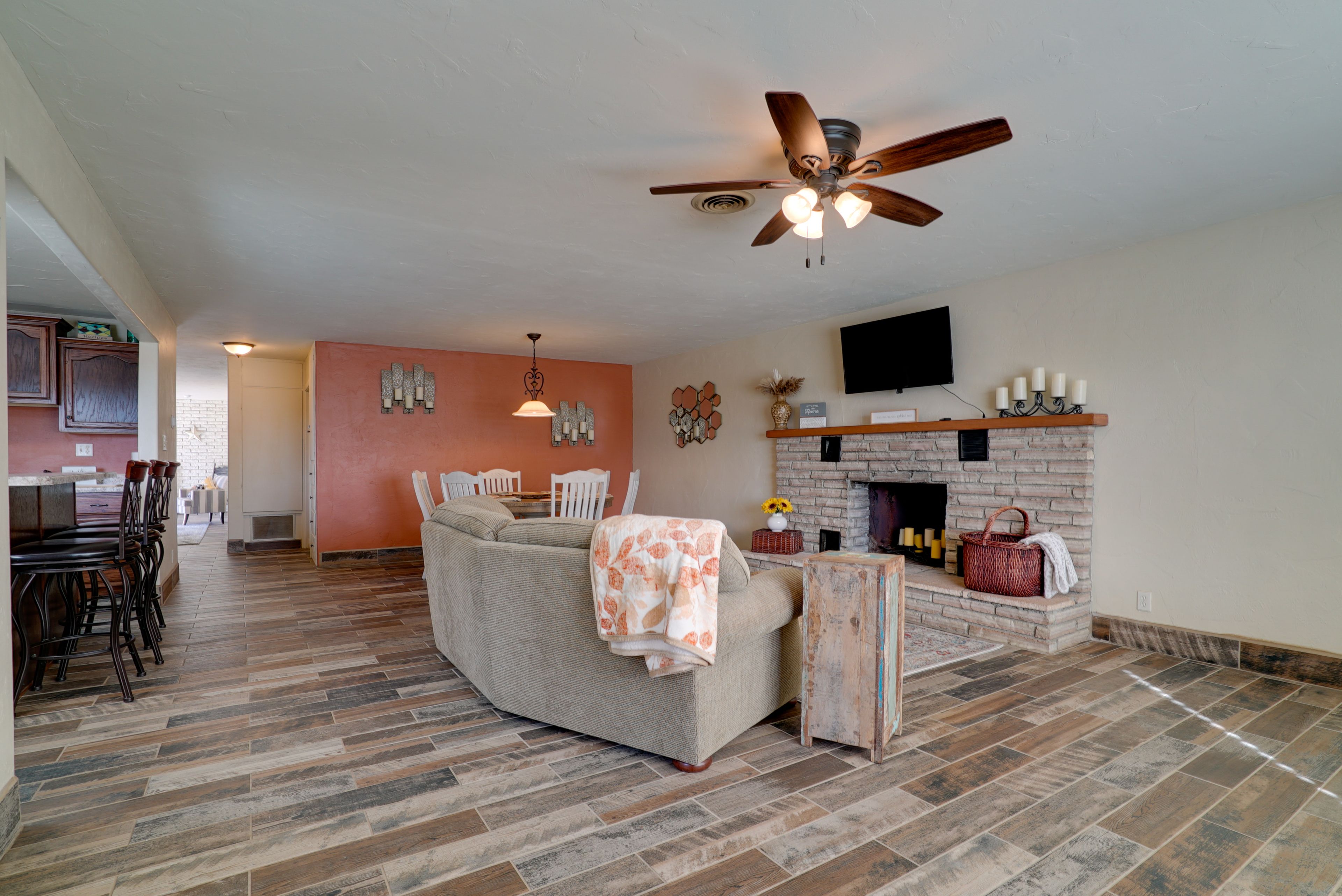 Living Room | Smart TV | Fireplace | Ceiling Fans