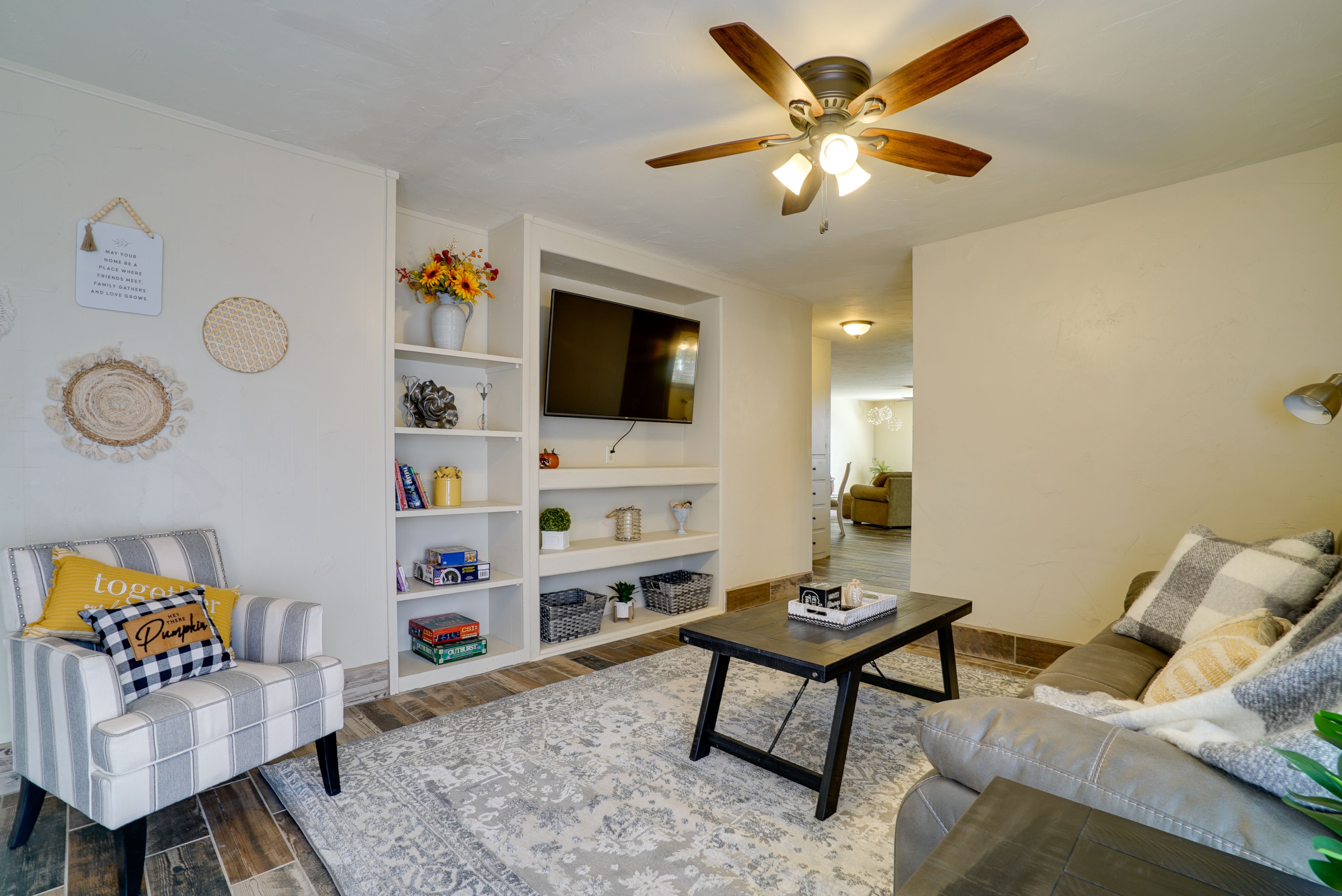 Additional Living Area | Smart TV | Fireplace | Board Games | Books