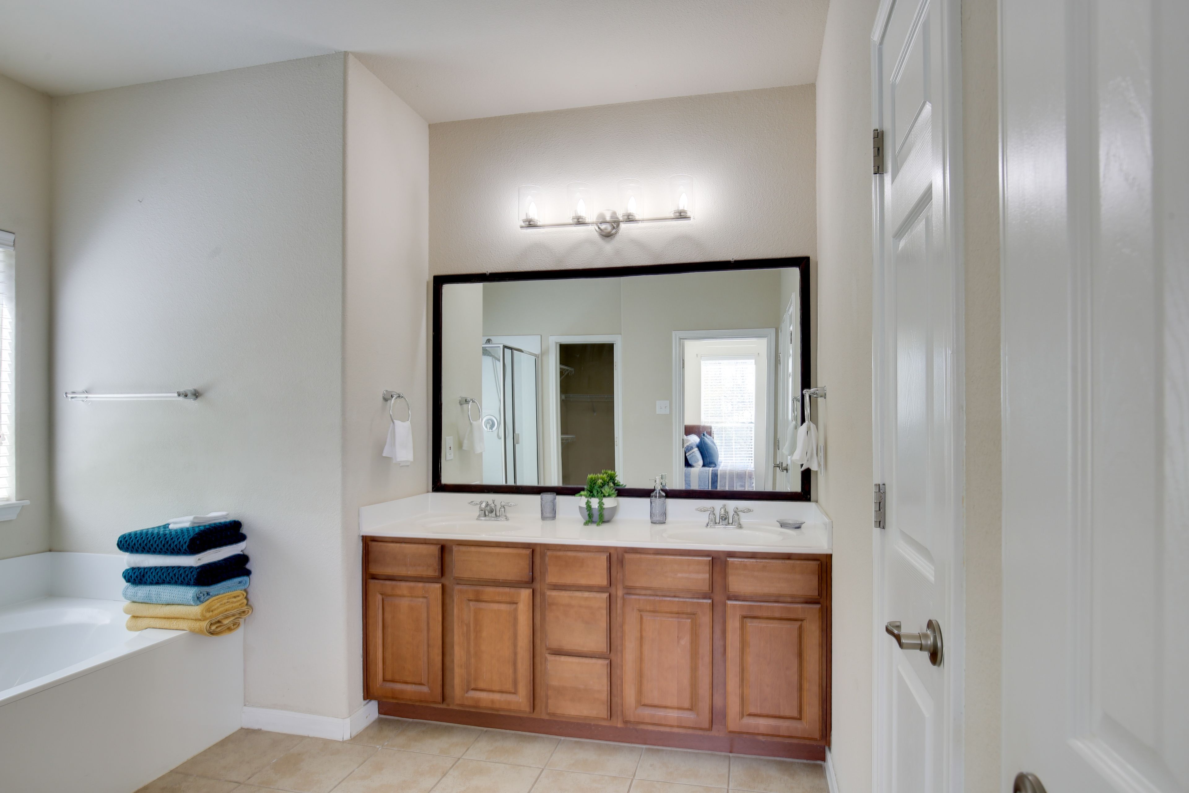Full Bathroom | 1st Floor | Soaking Tub | Walk-In Shower | Hair Dryer