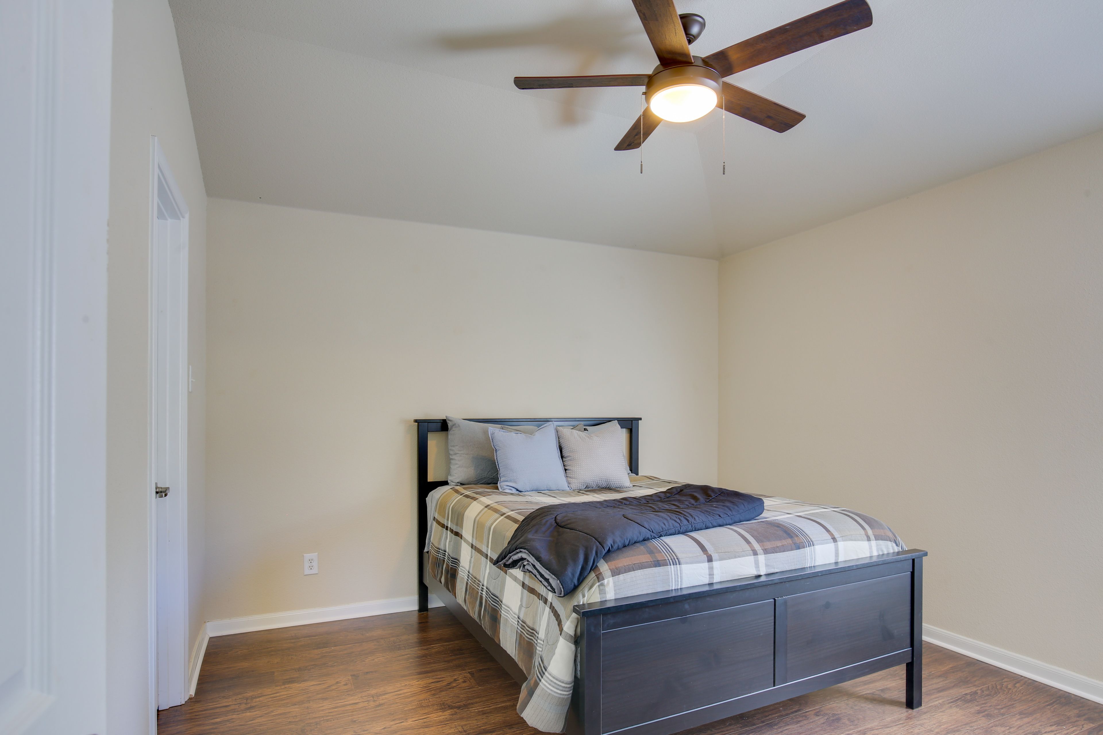 Bedroom 3 | 2nd Floor | Queen Bed | Ceiling Fans