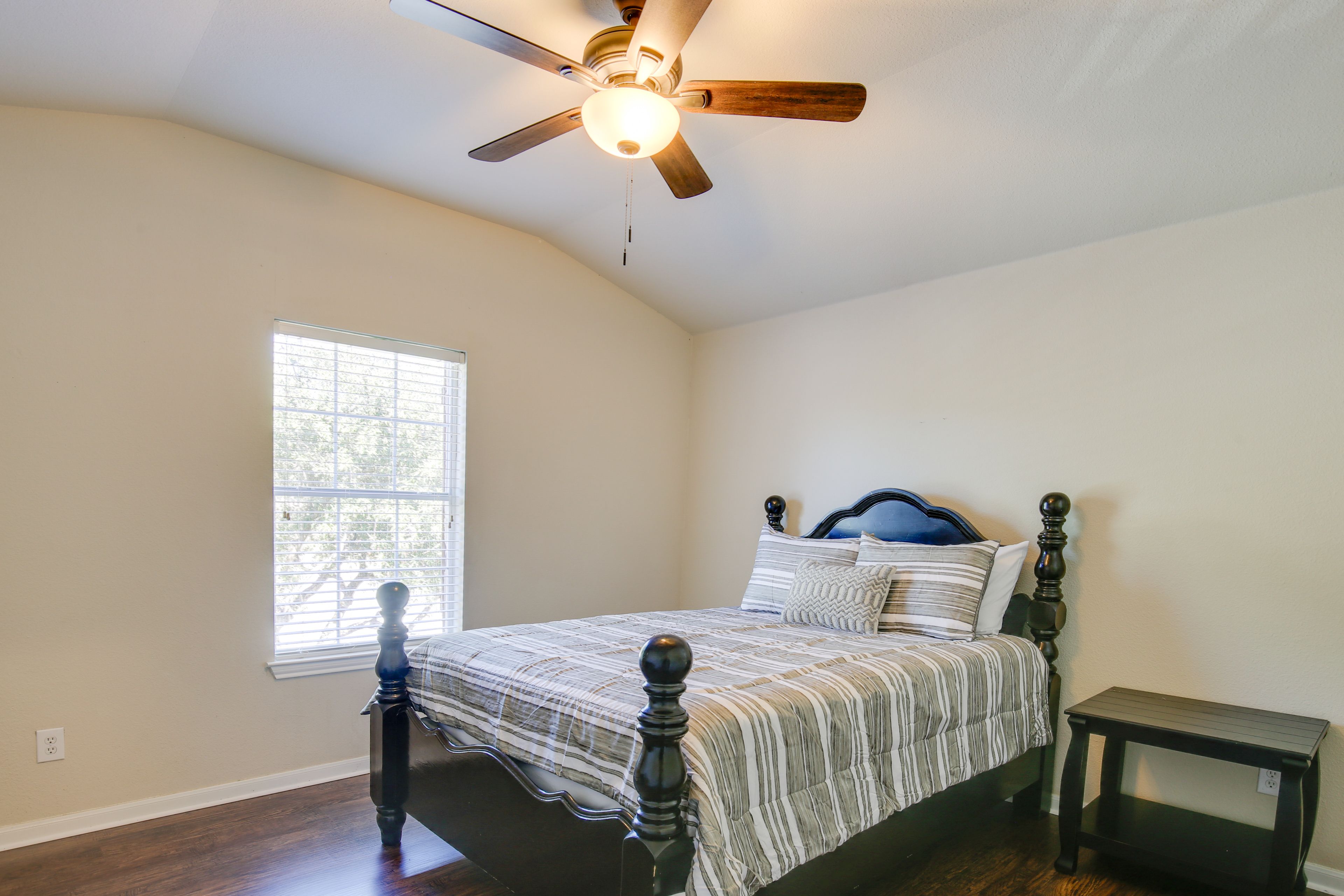 Bedroom 2 | 2nd Floor | Queen Bed | Closet