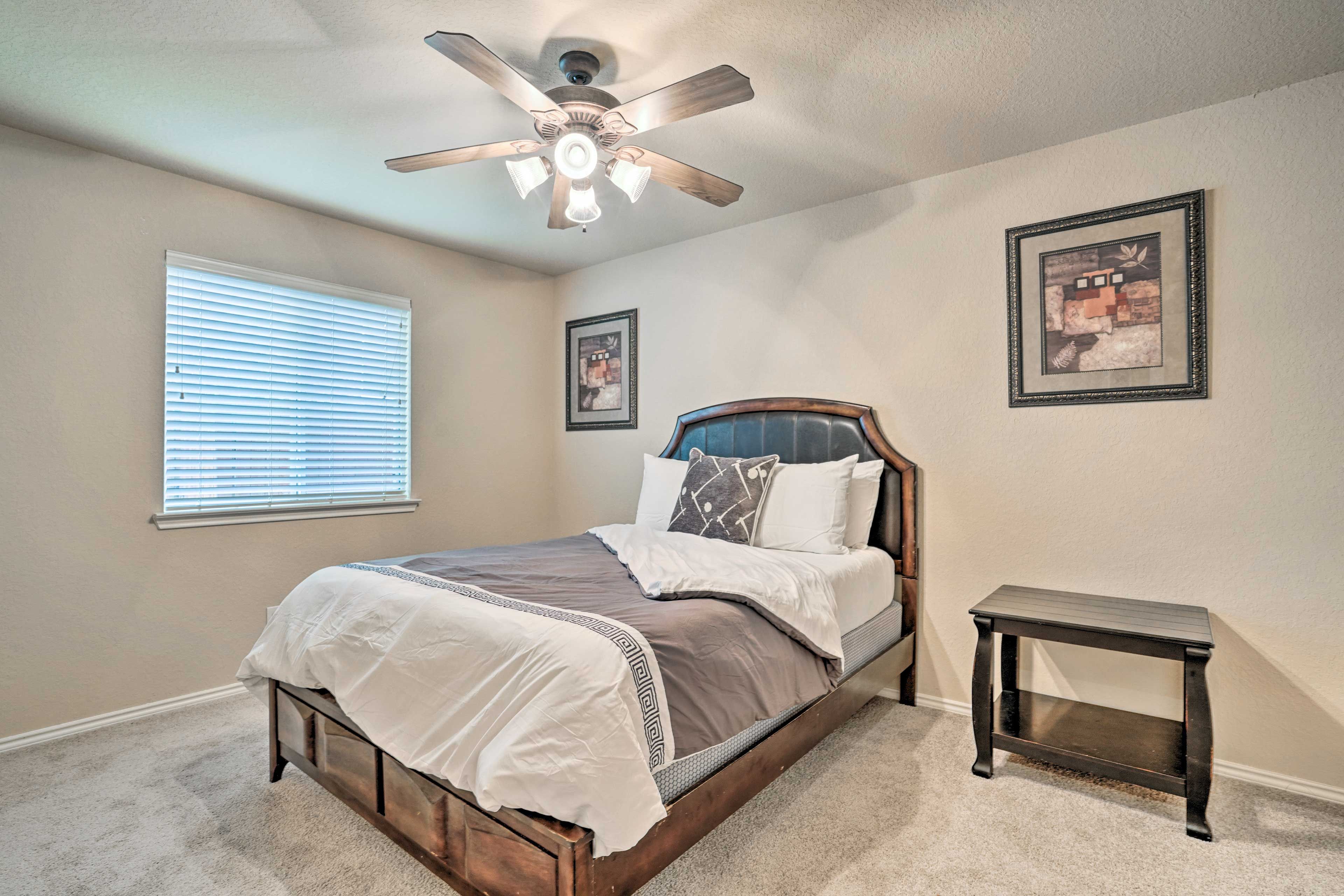 Bedroom 4 | Queen Bed
