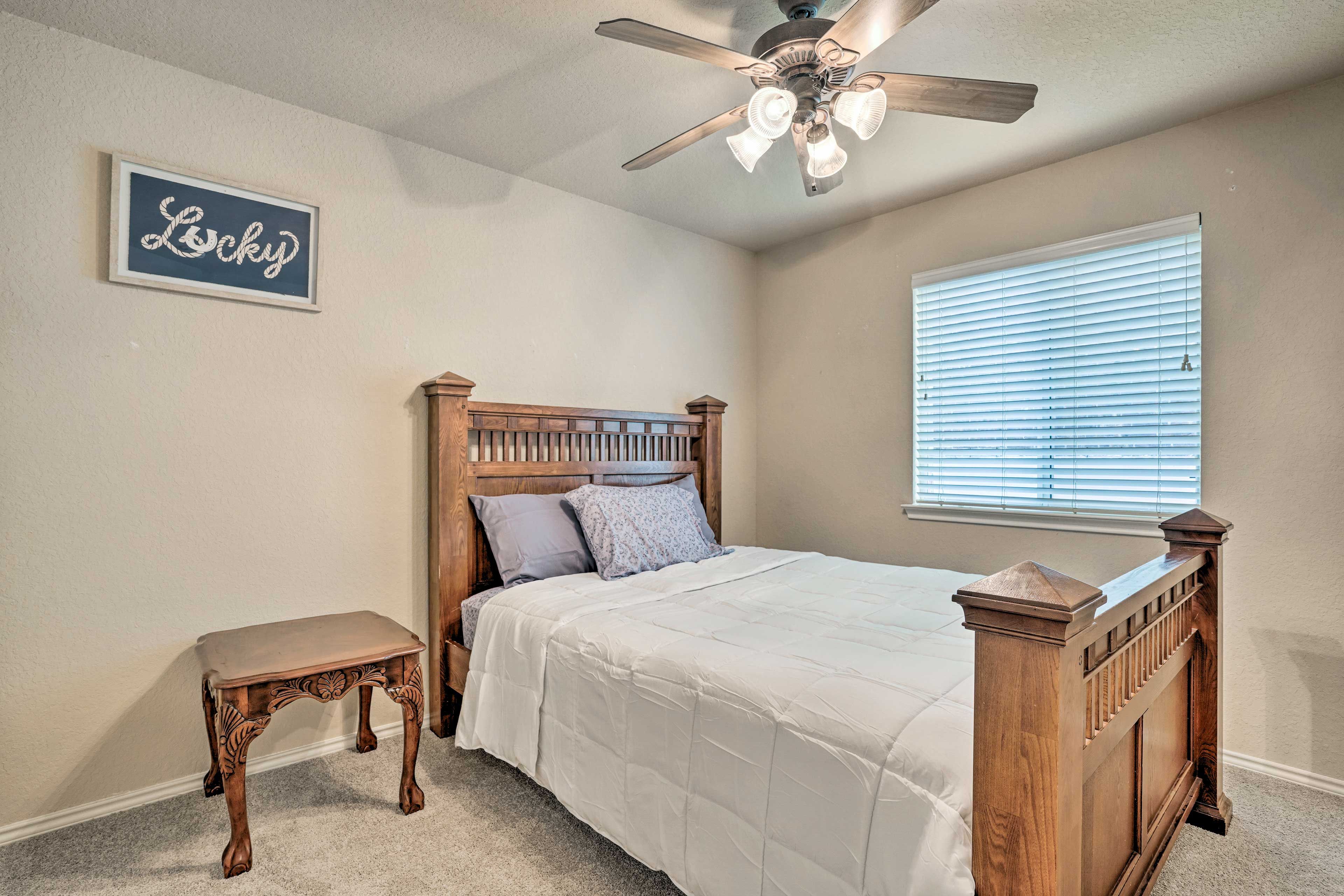 Bedroom 3 | Queen Bed