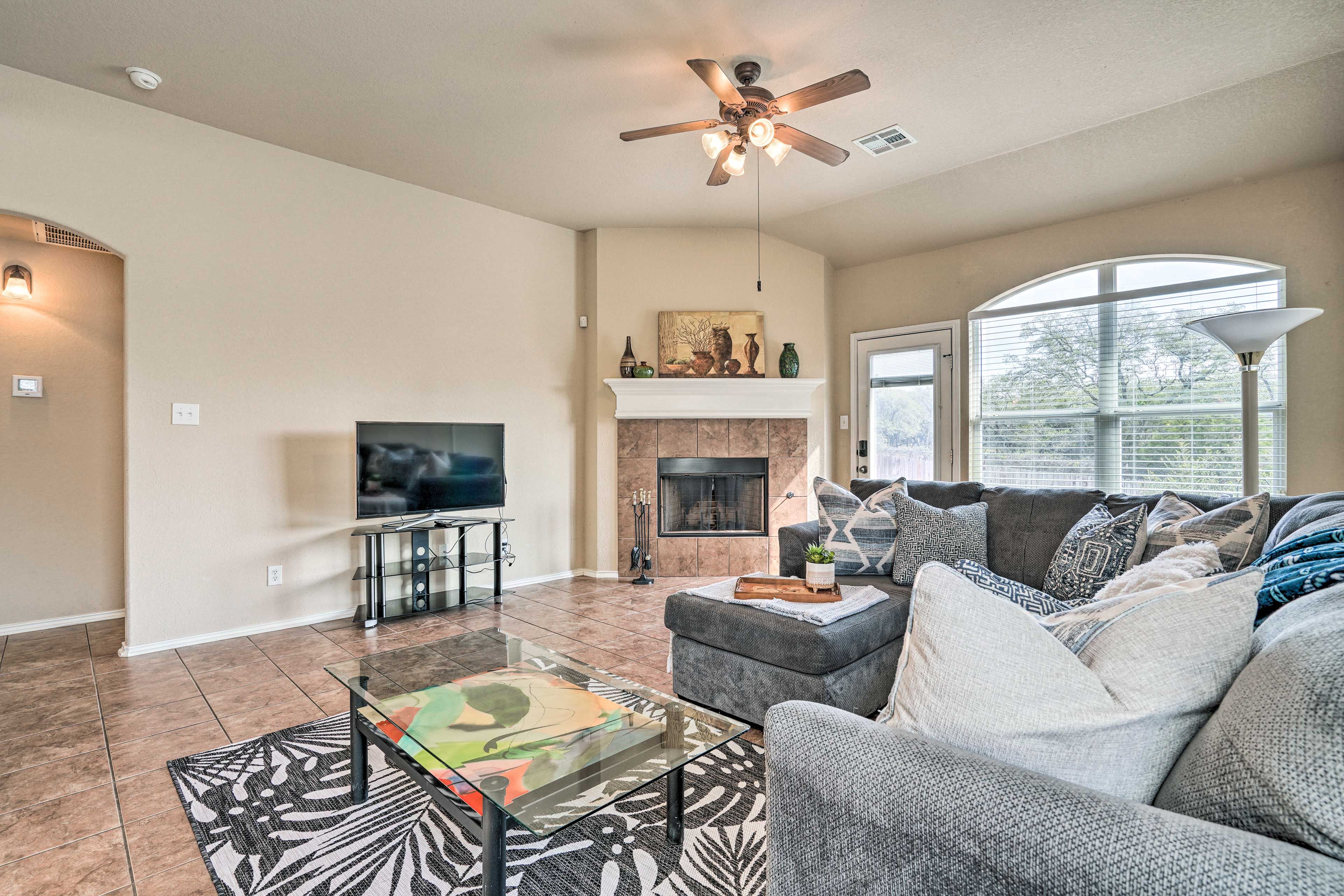 Living Room | Free WiFi | Central A/C | Fireplace