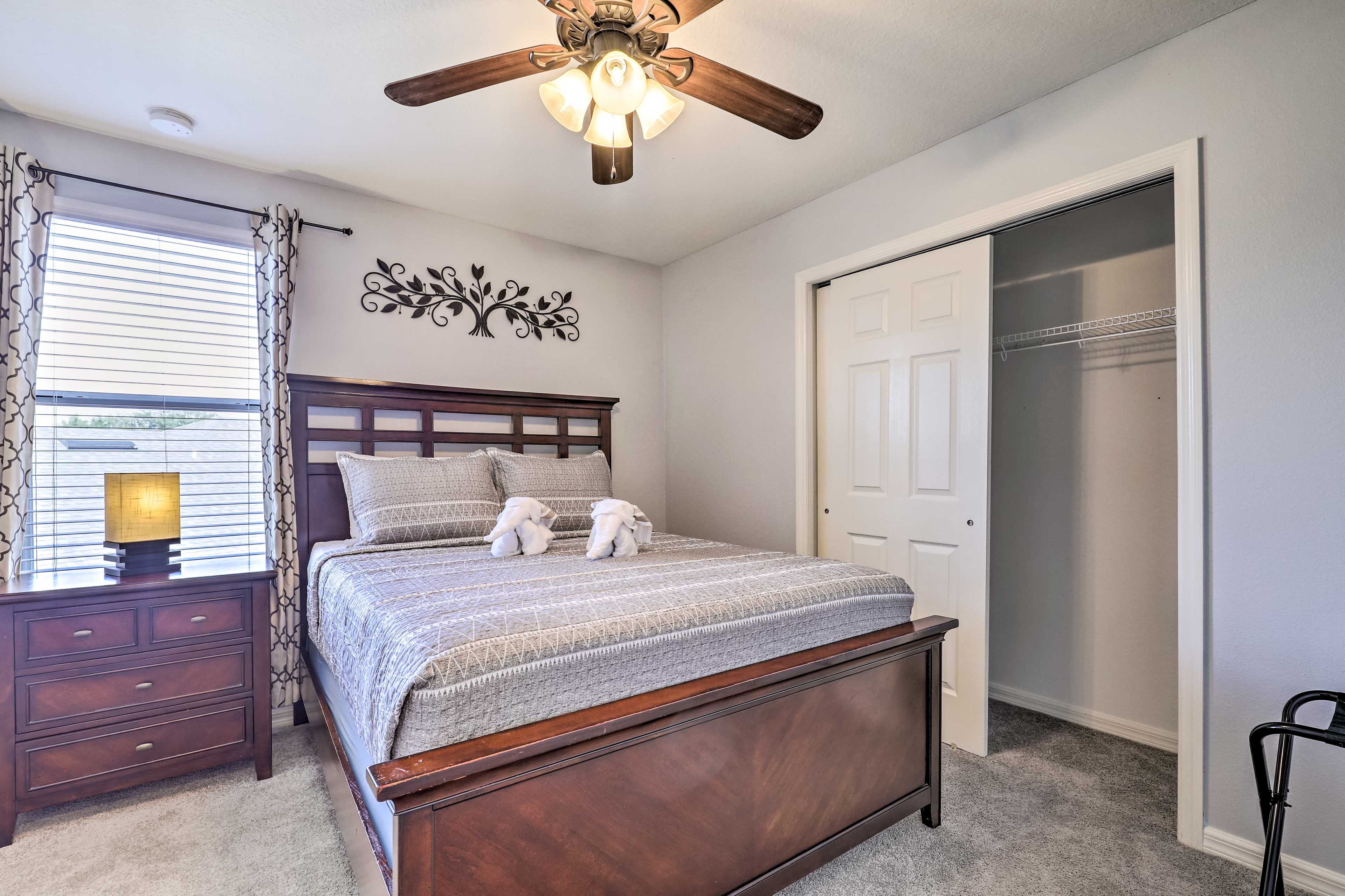 Bedroom 2 | 2nd Floor | Queen Bed | Smart TV