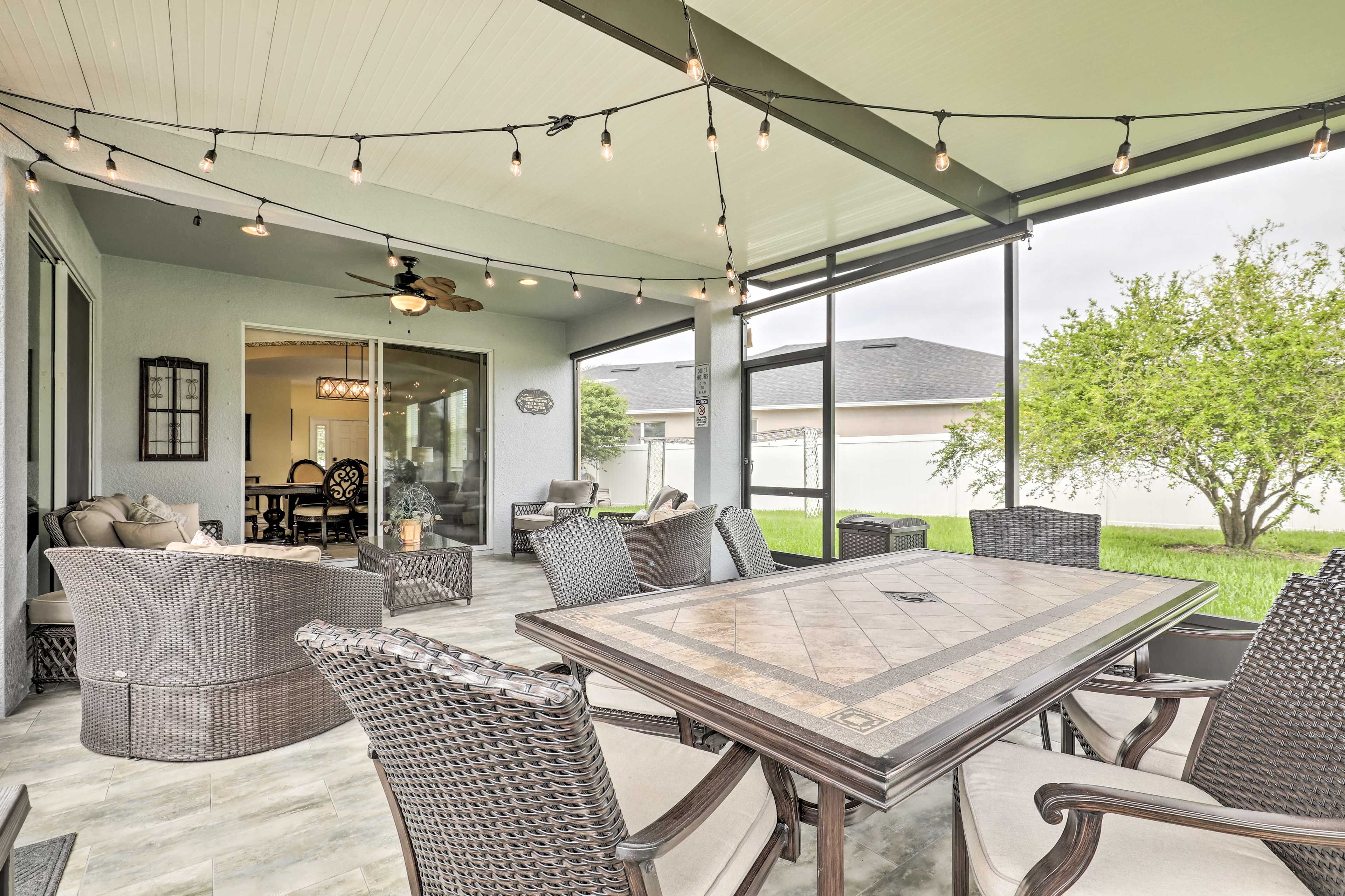 Screened Porch | Dining Area | Bistro Lights