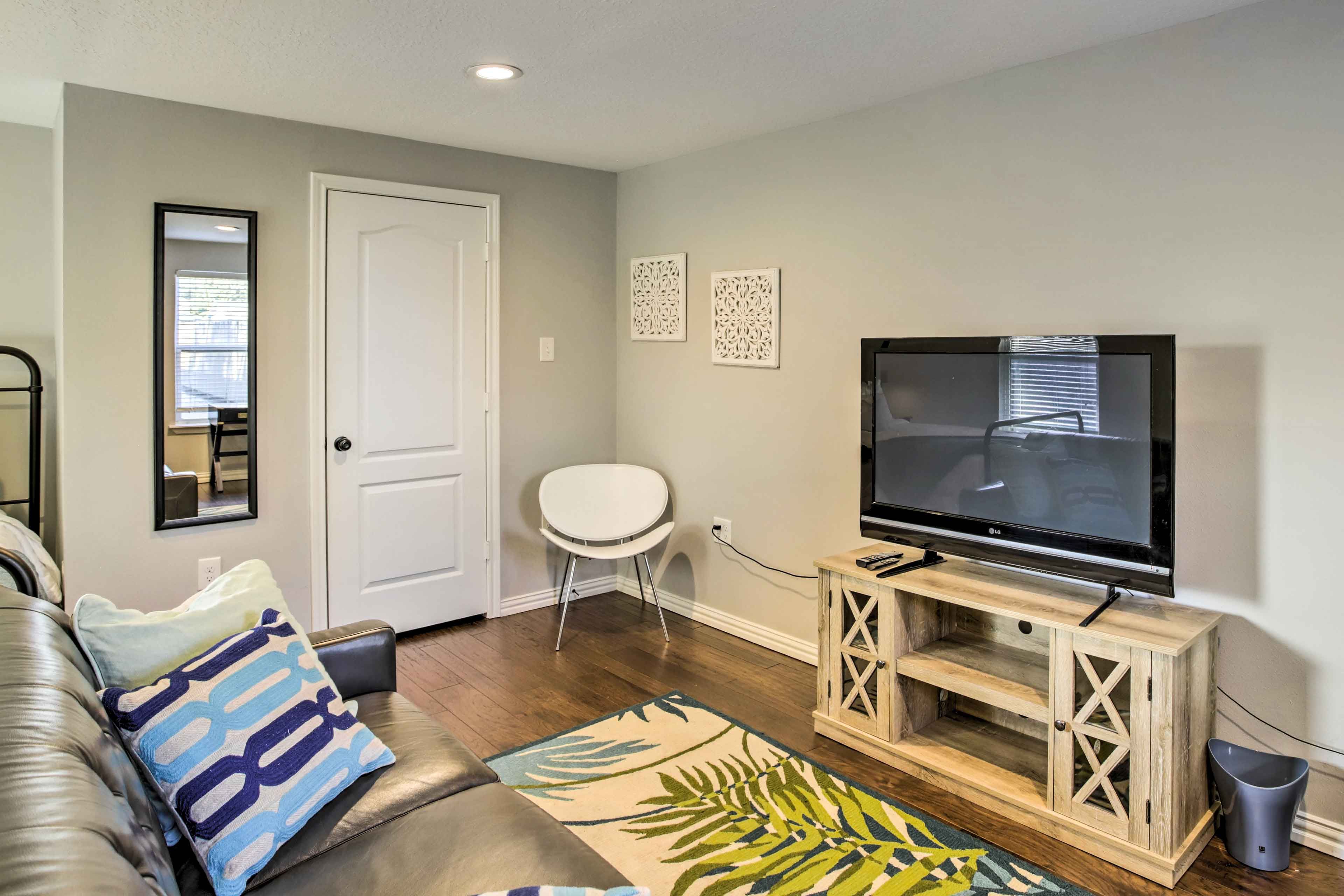 Living Area | Smart TV