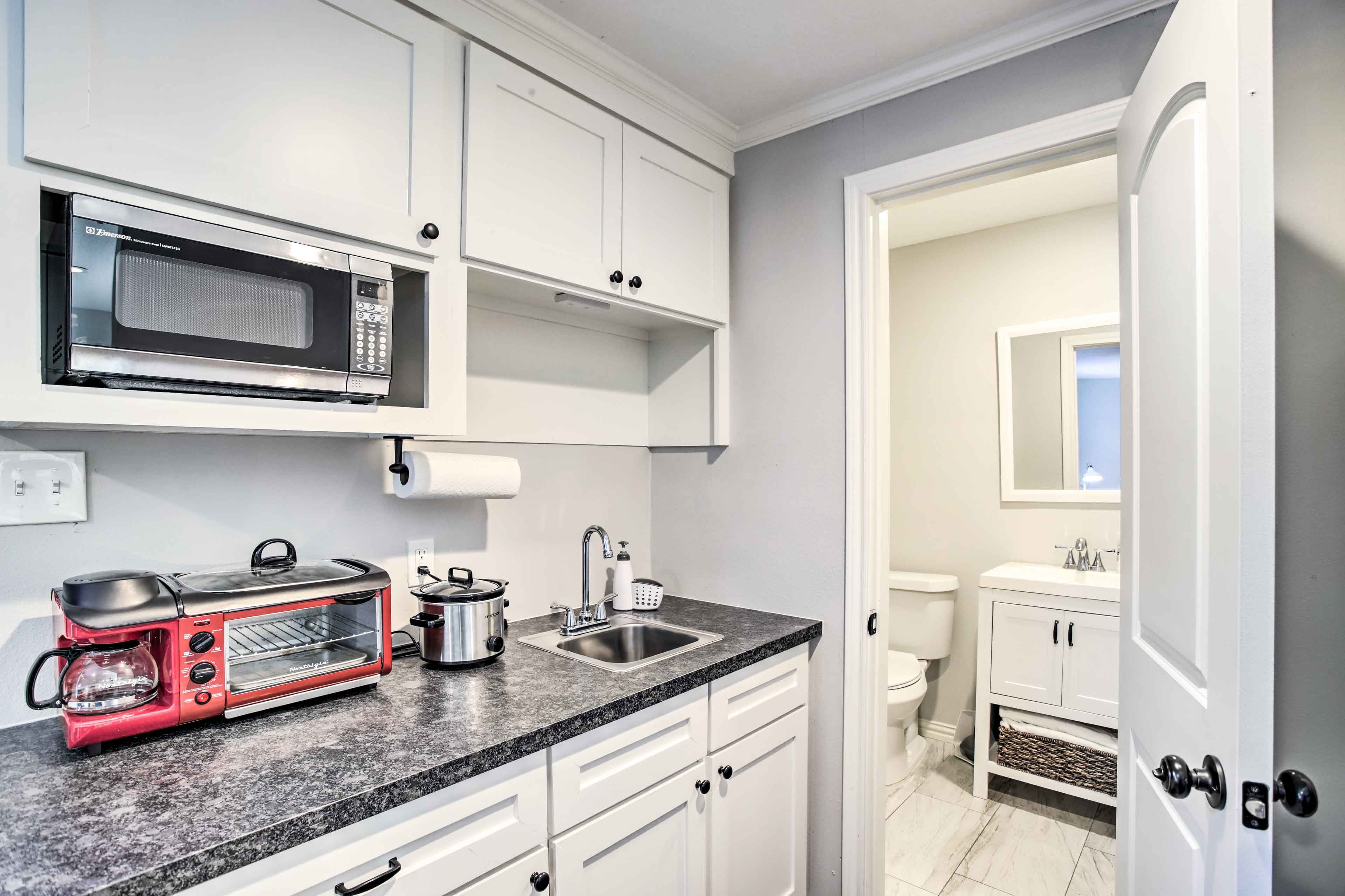 Kitchenette | Cooking Basics | Dishware & Flatware