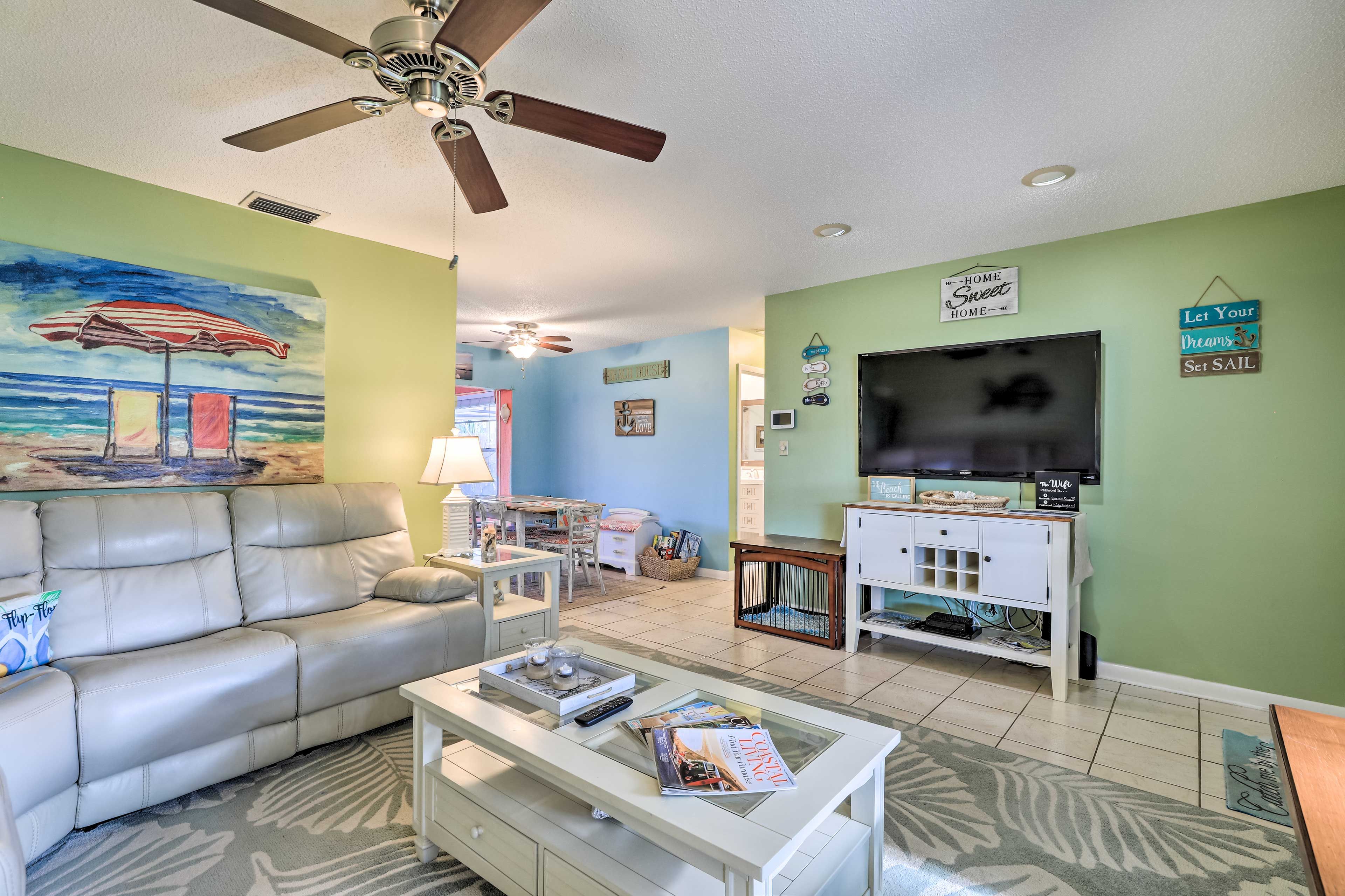Living Room | Free WiFi | Smart TV w/ Cable | Central A/C
