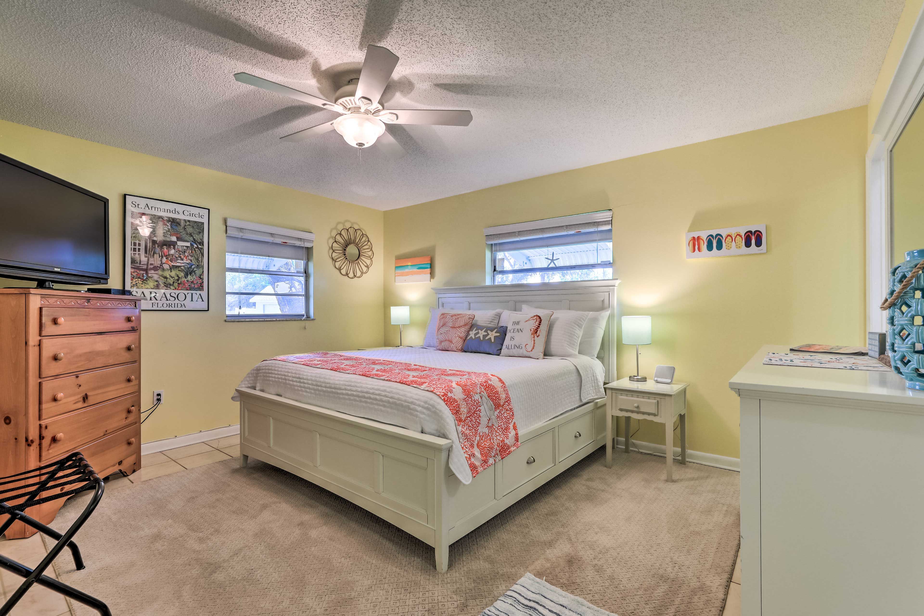 Bedroom 1 | King Bed | Smart TV w/ Cable
