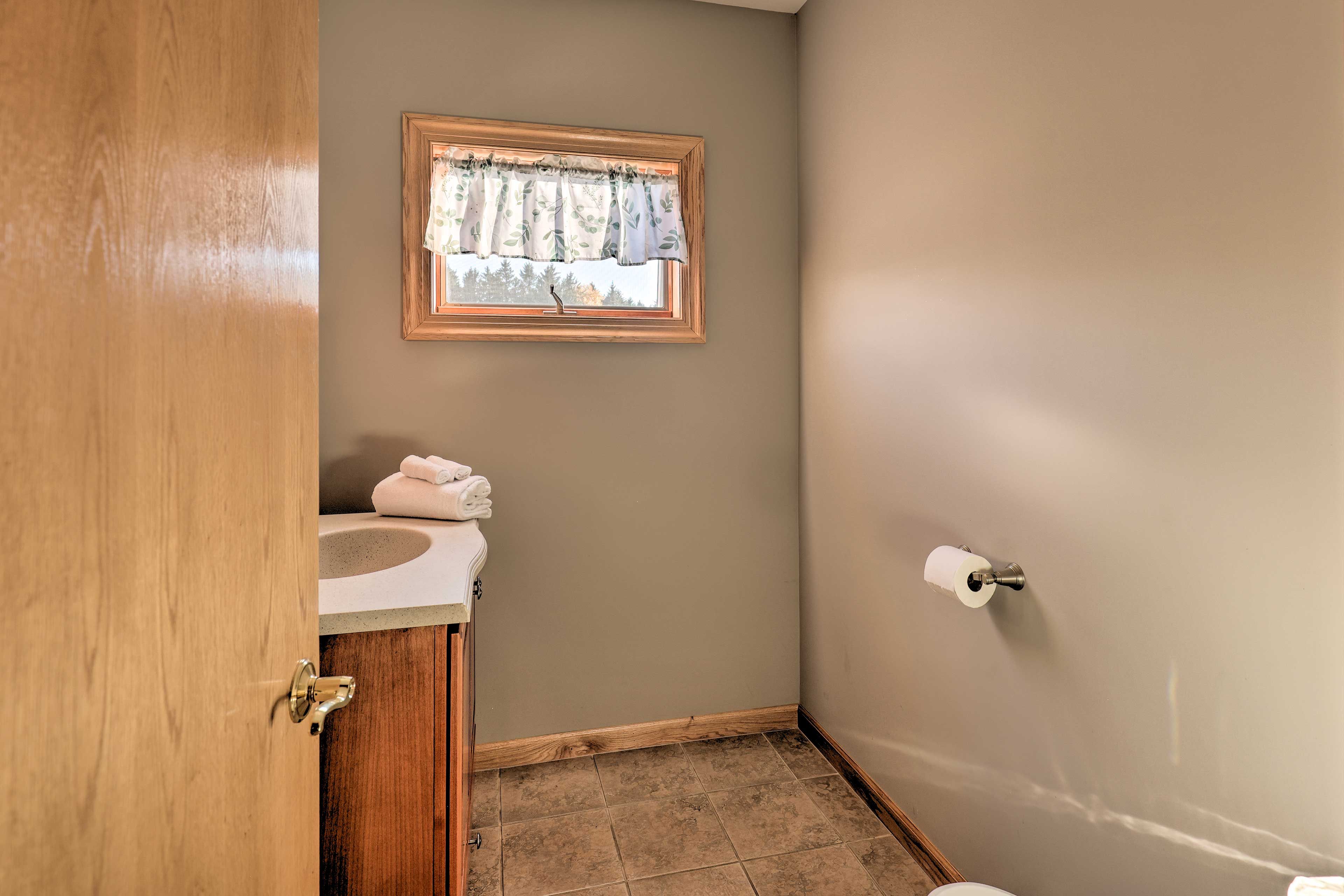 Half Bathroom | Towels Provided | Complimentary Toiletries