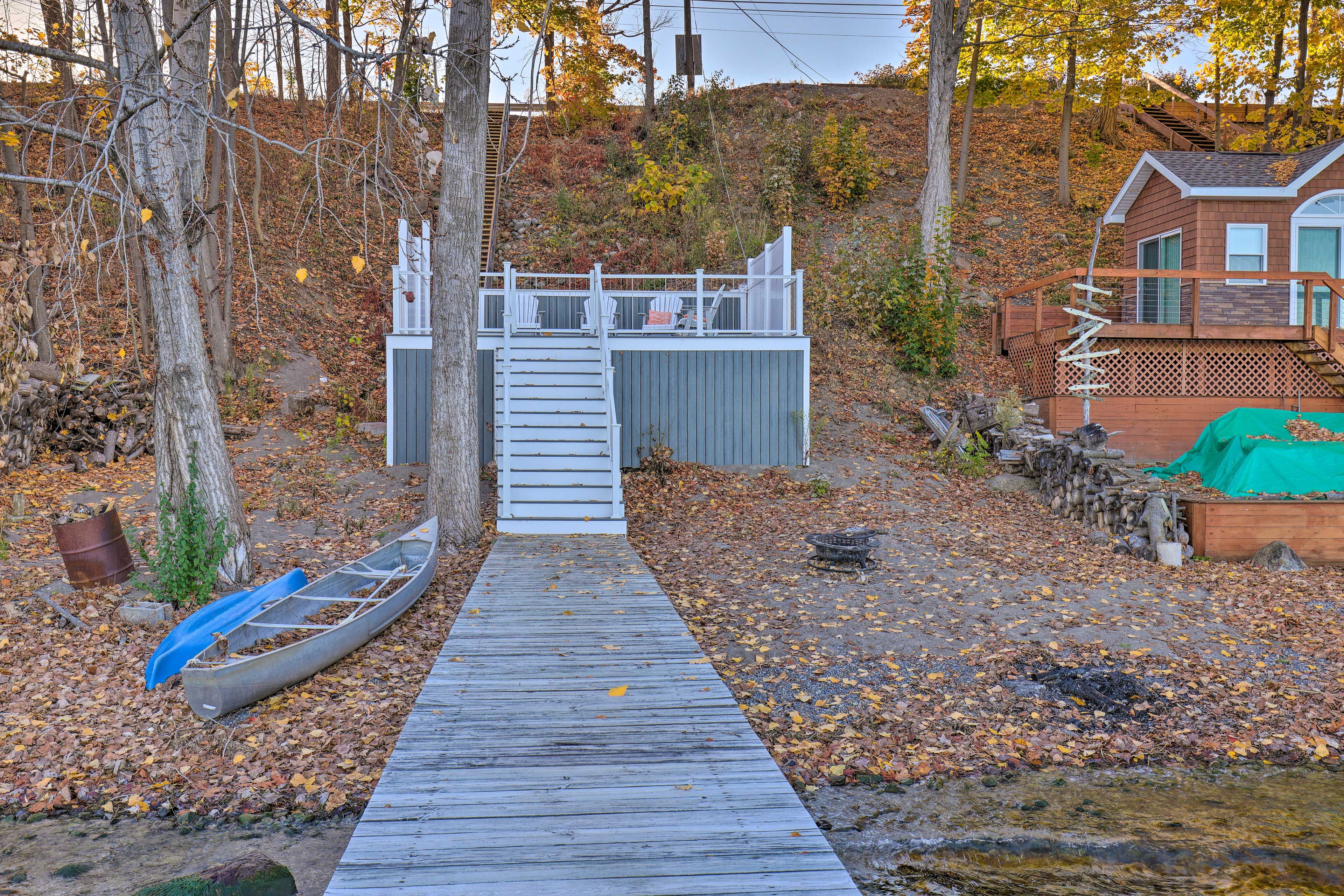 Deck w/ Seating