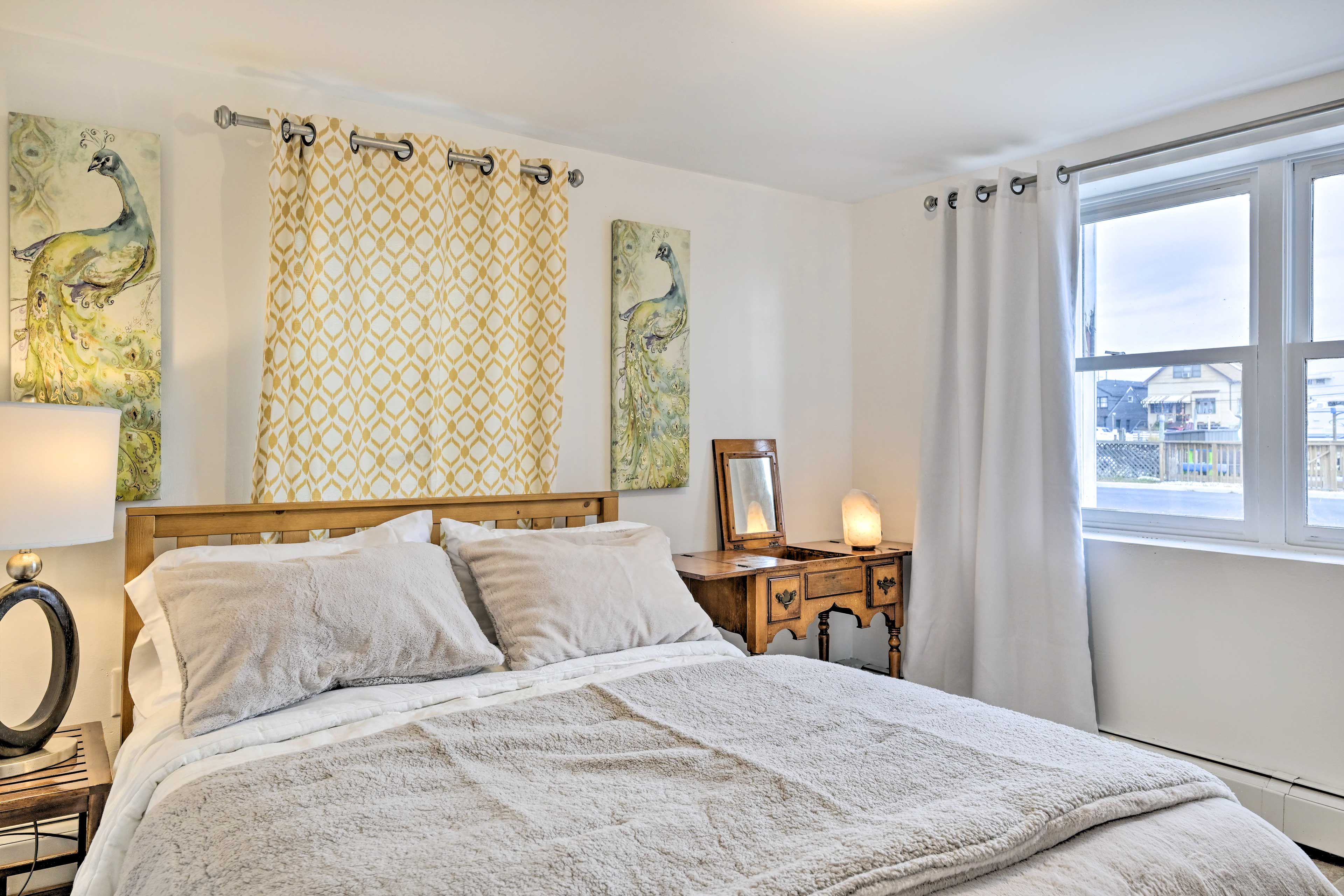 Bedroom | Full Bed | Linens & Towels Provided