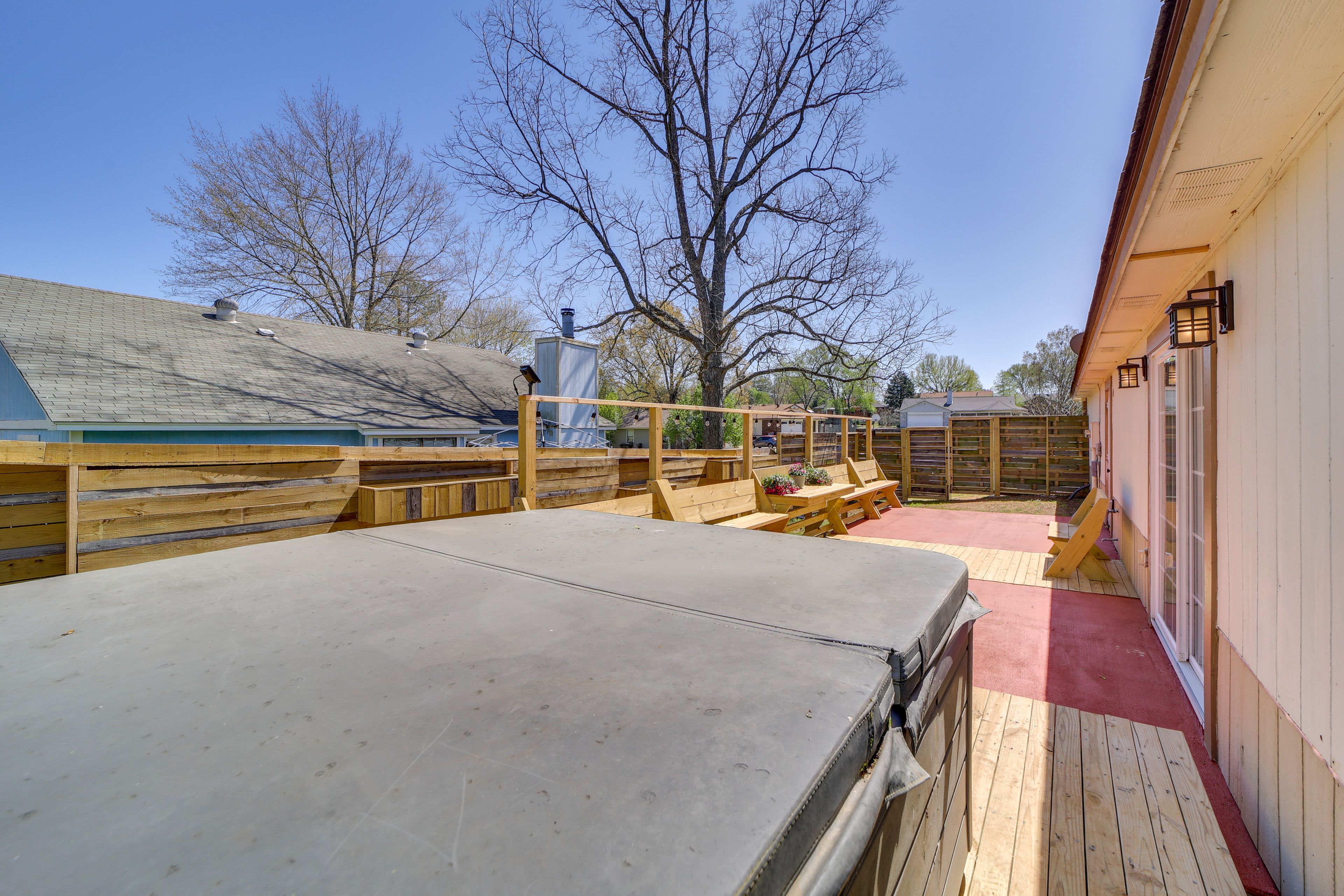 Outdoor Space | Private Deck w/ Seating