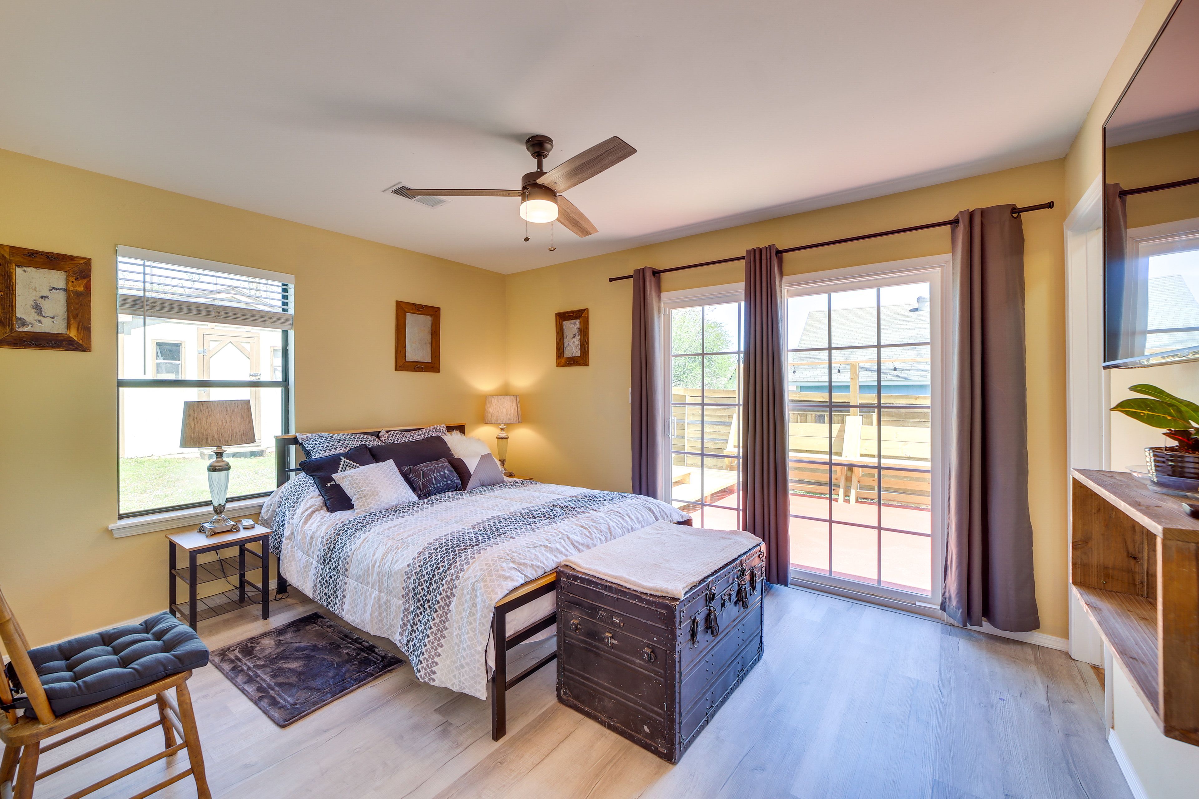 Bedroom 1 | Queen Bed | En-Suite Bathroom