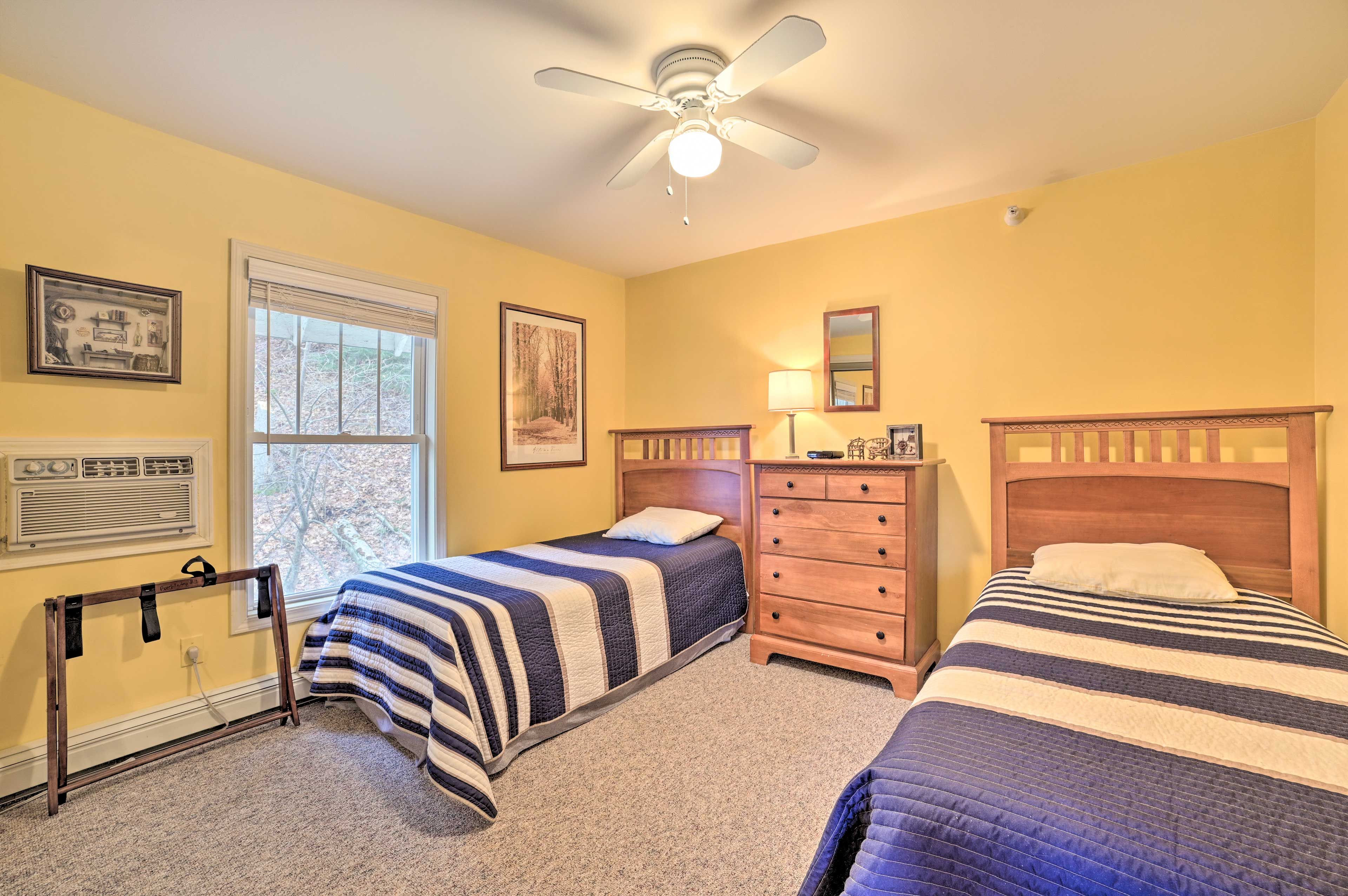 Bedroom 2 | 2 Twin Beds