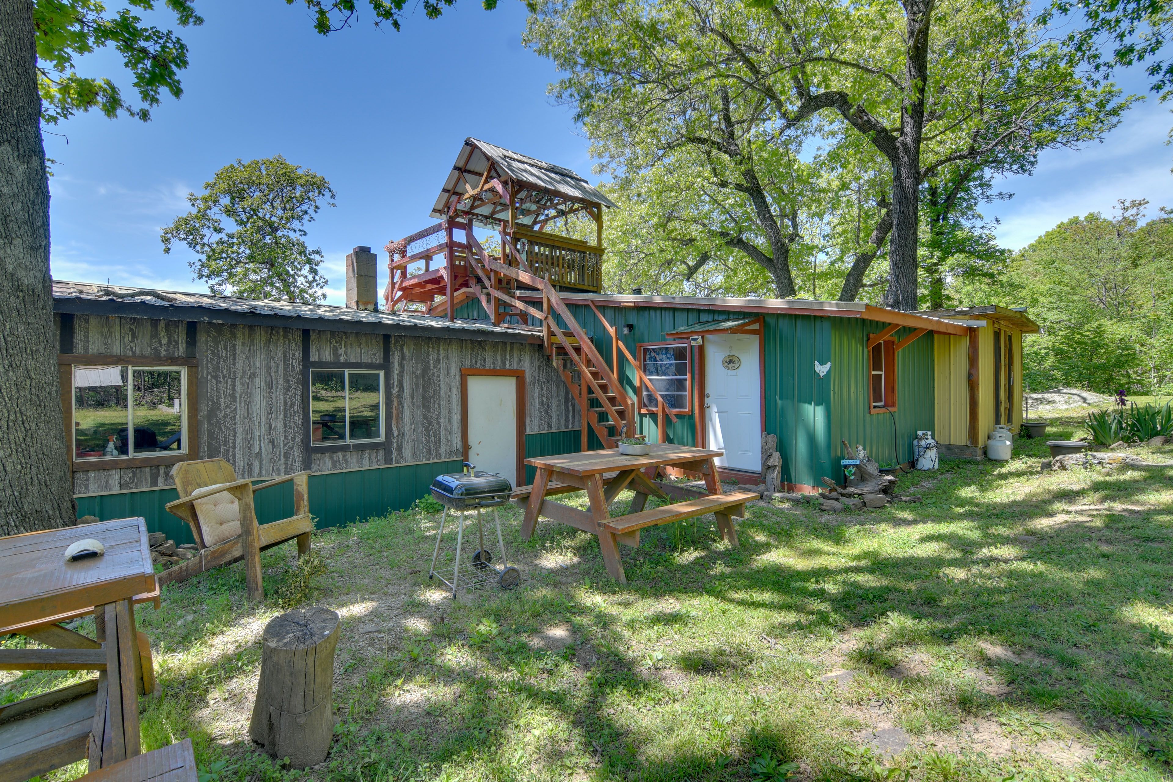 Green Forest Vacation Rental | 1BR | 1BA | 2,124 Sq Ft | 1 Step Required