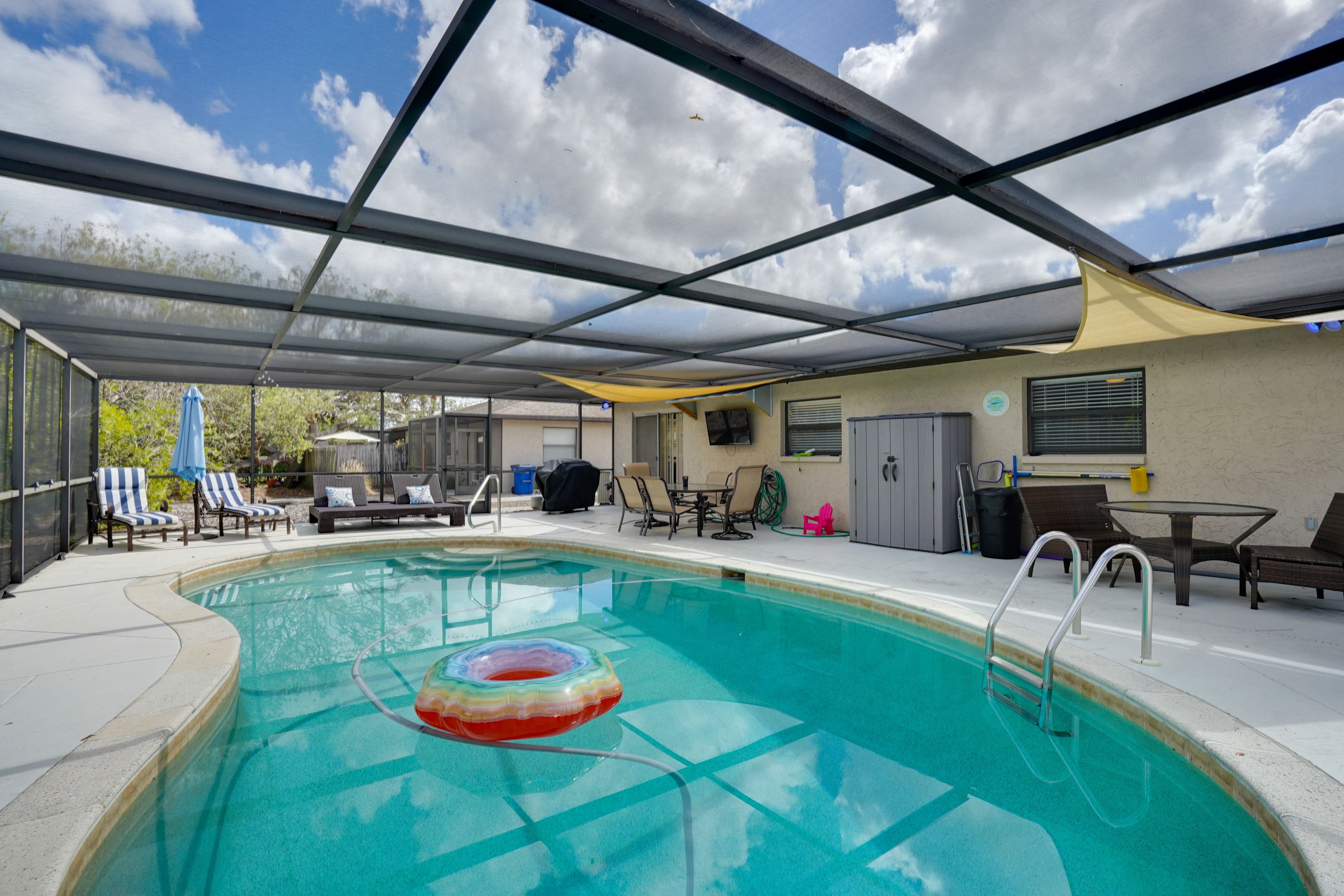 Shared Pool | Gas Grill | Dining Area | Loungers | Beach Towels | Beach Chairs