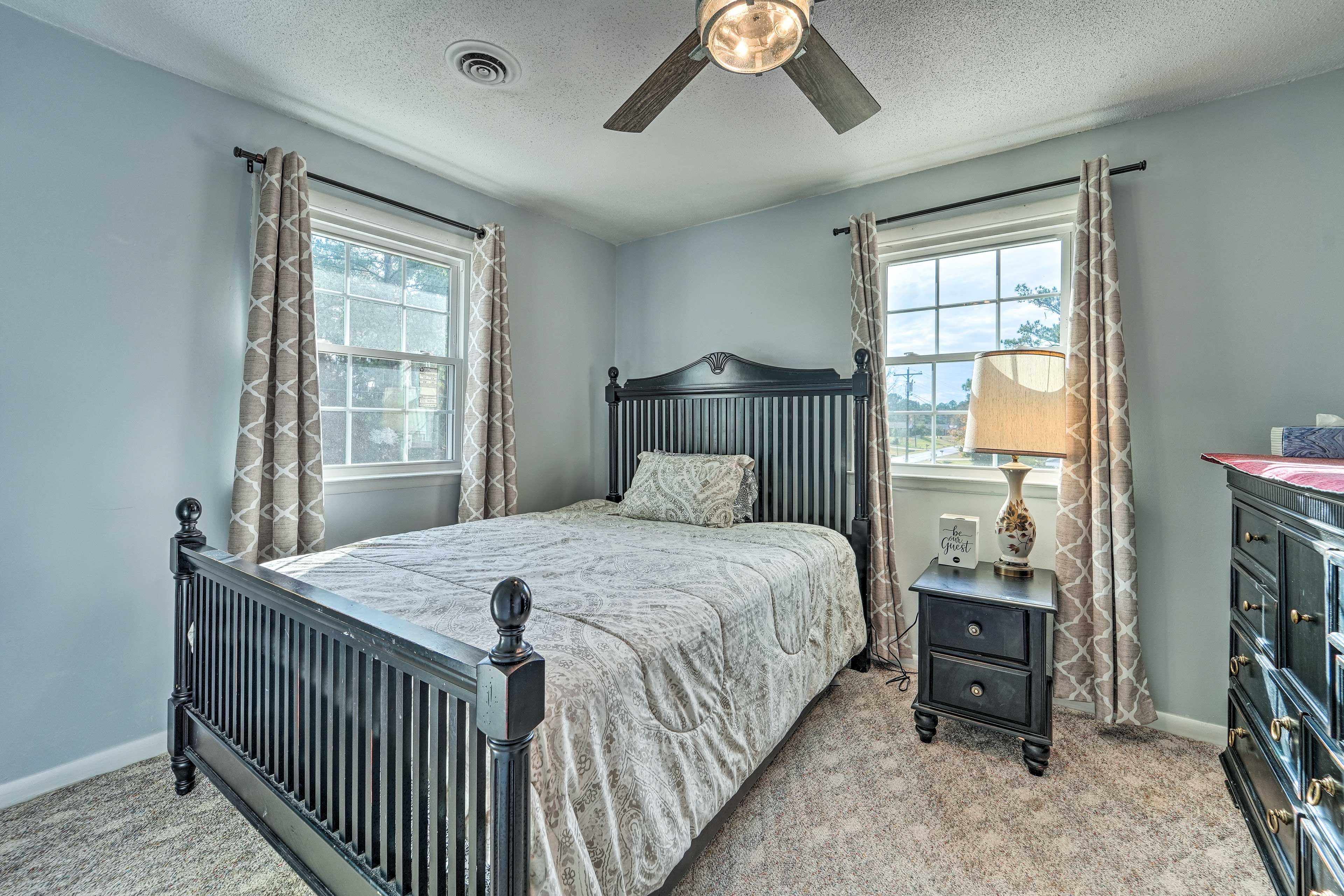 Bedroom 3 | Queen Bed