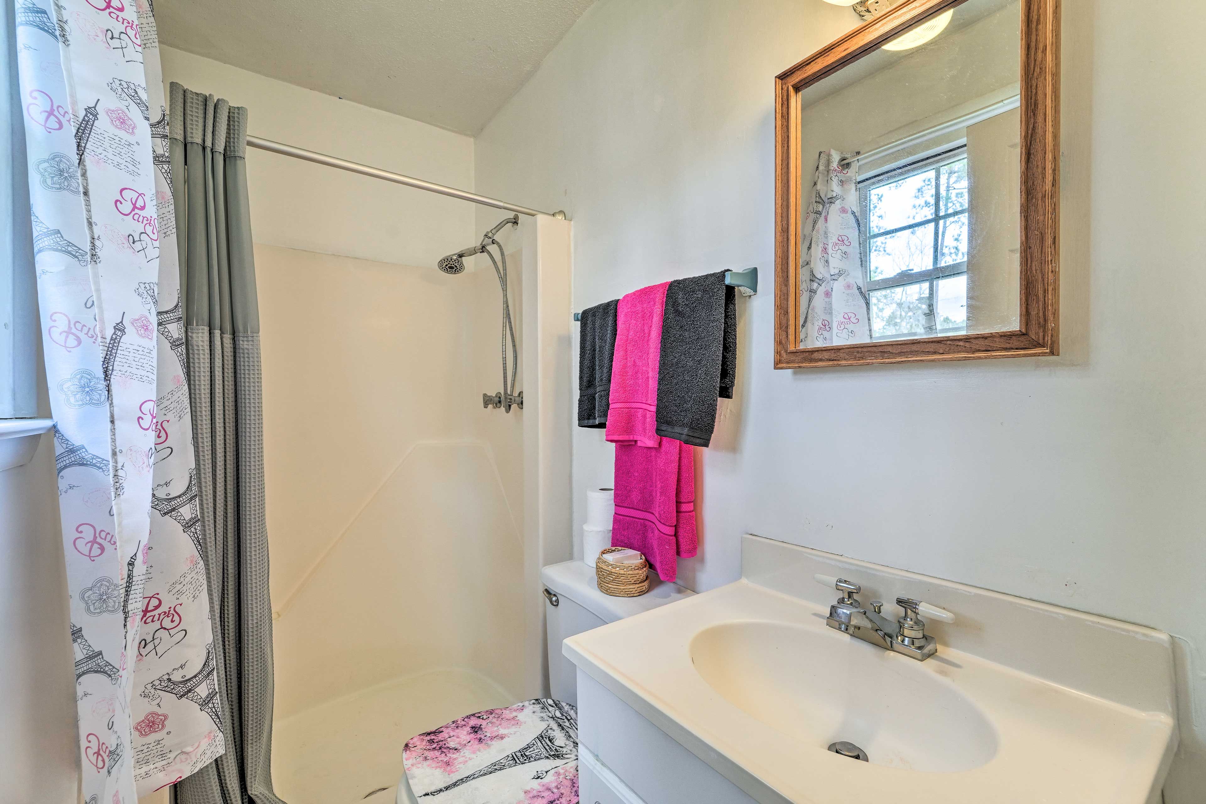 En-Suite Bathroom | Towels Provided | Complimentary Toiletries