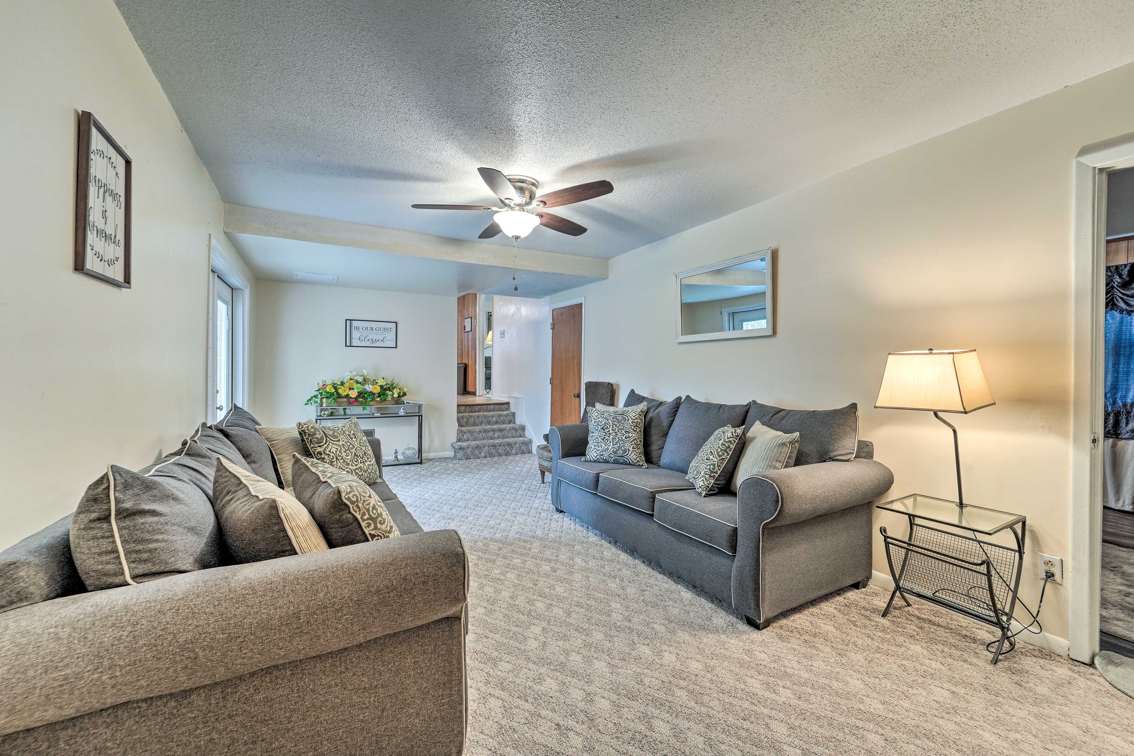 Living Room | Smart TV | Decorative Fireplace