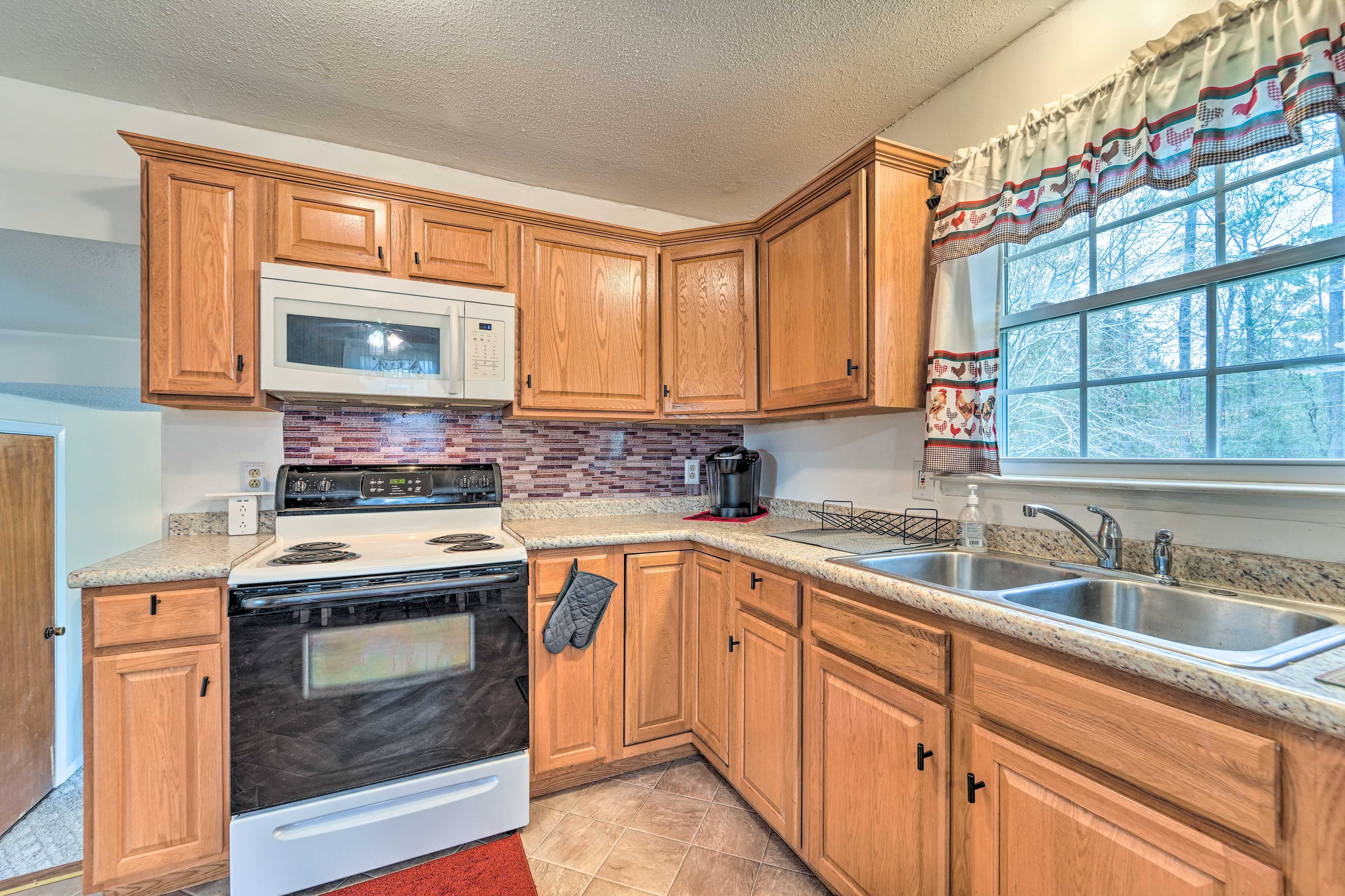 Kitchen | Free WiFi | Paper Towels/Trash Bags Provided