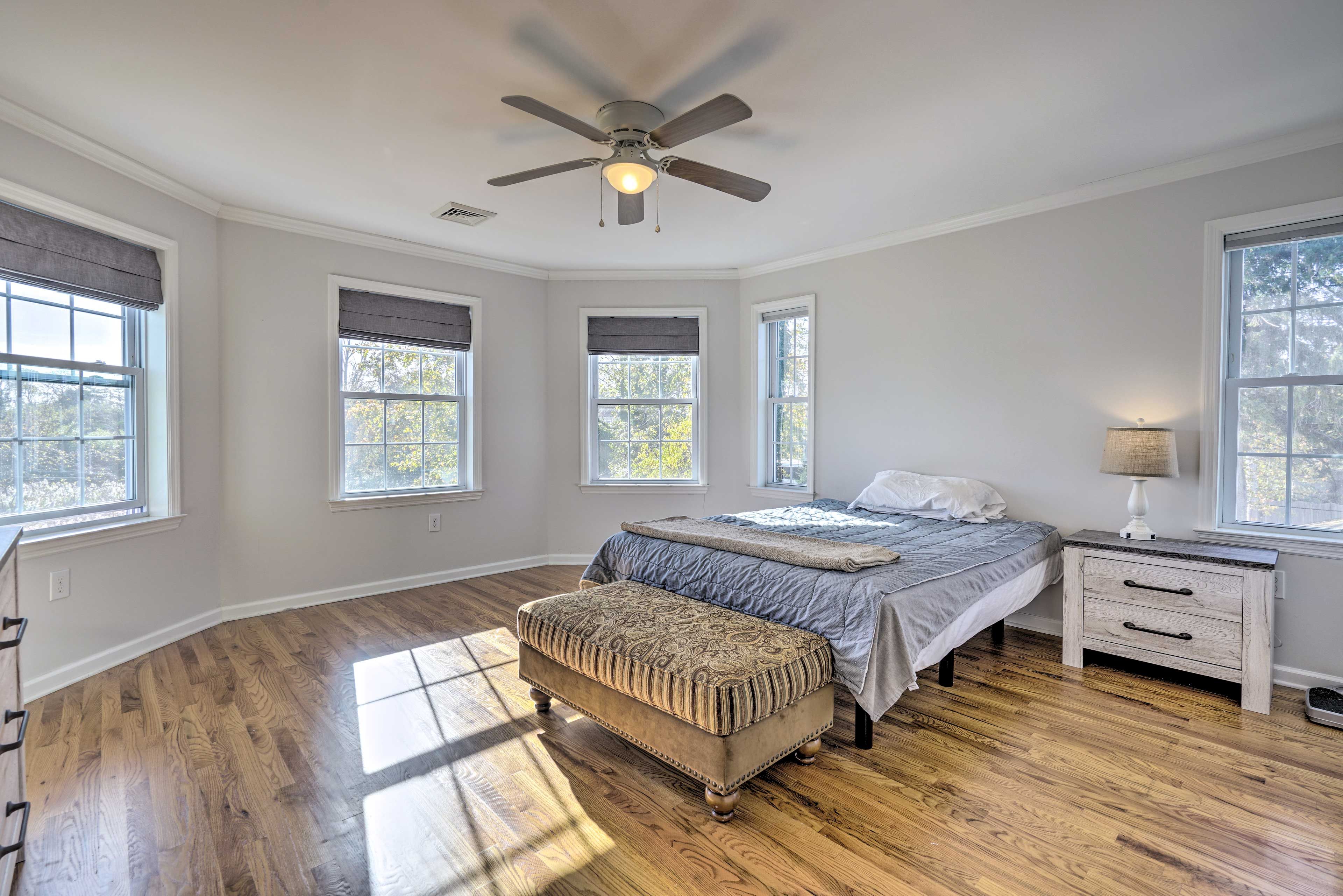 Bedroom 2 | Queen Bed | 2nd Floor | Smart TV