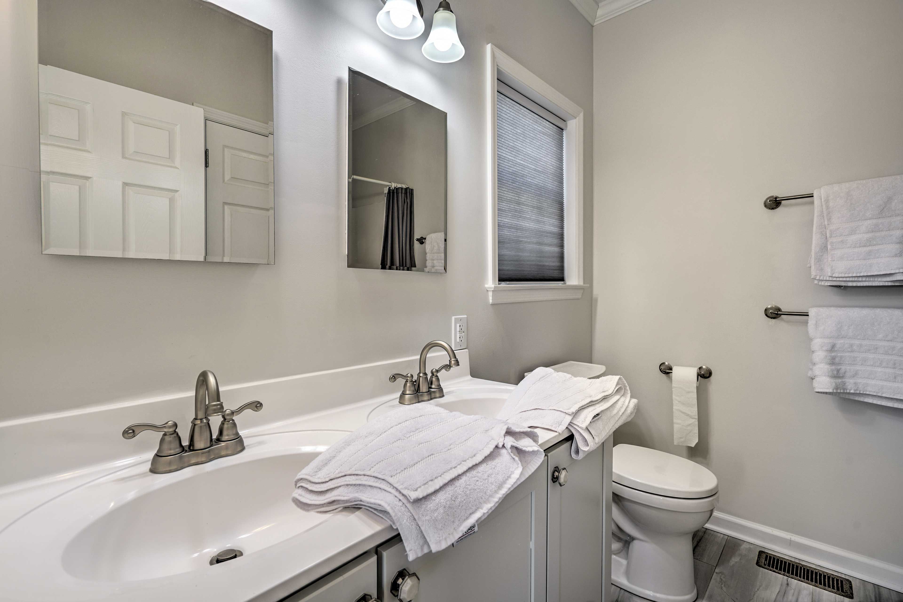 En-Suite Bathroom | 1st Floor | Complimentary Toiletries | Hair Dryer