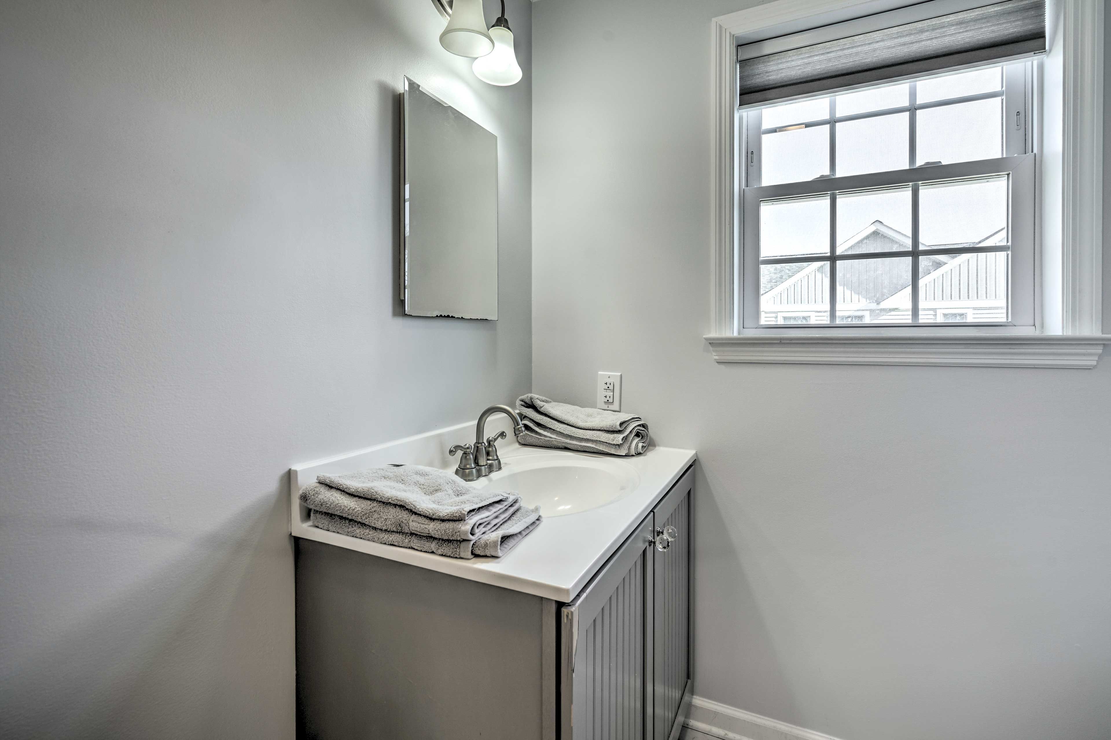 Full Bathroom | 2nd Floor