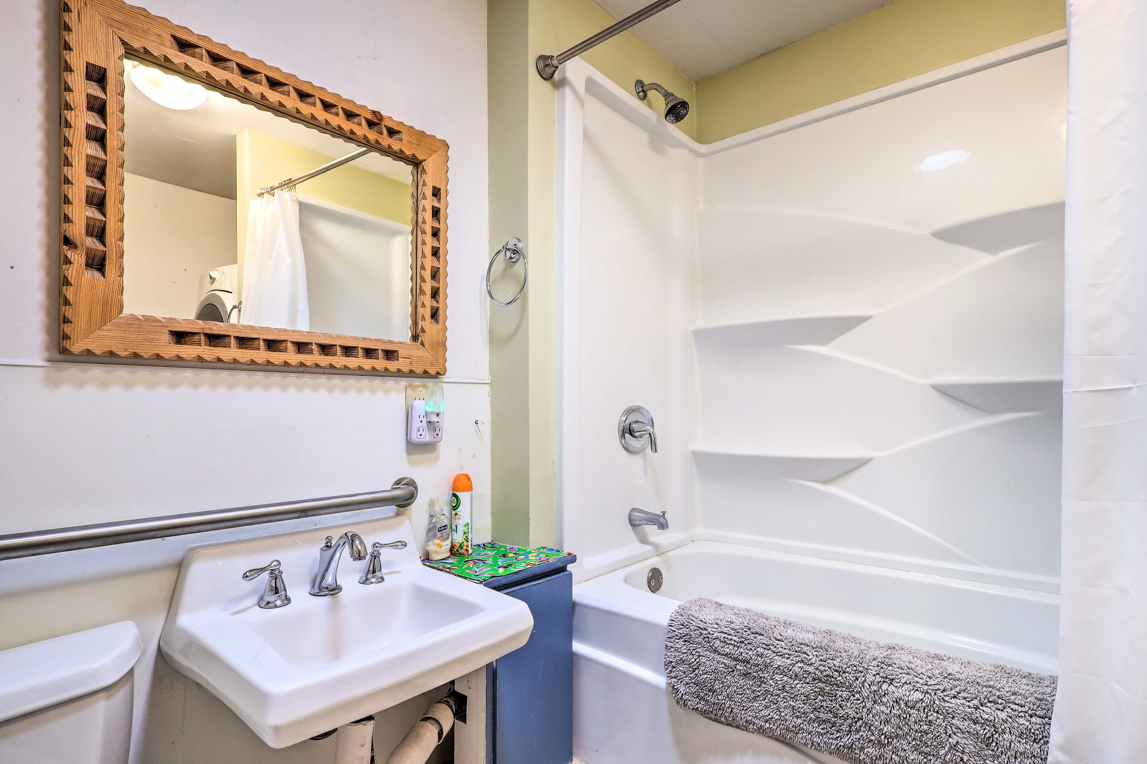 Bathroom | Complimentary Toiletries | In-Unit Laundry