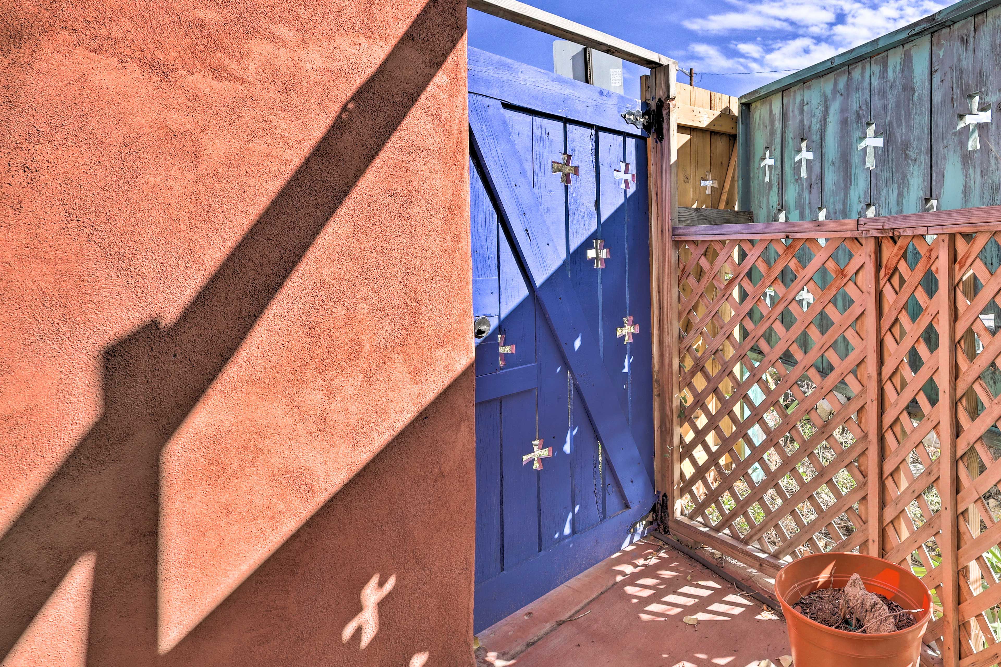 Side Gate