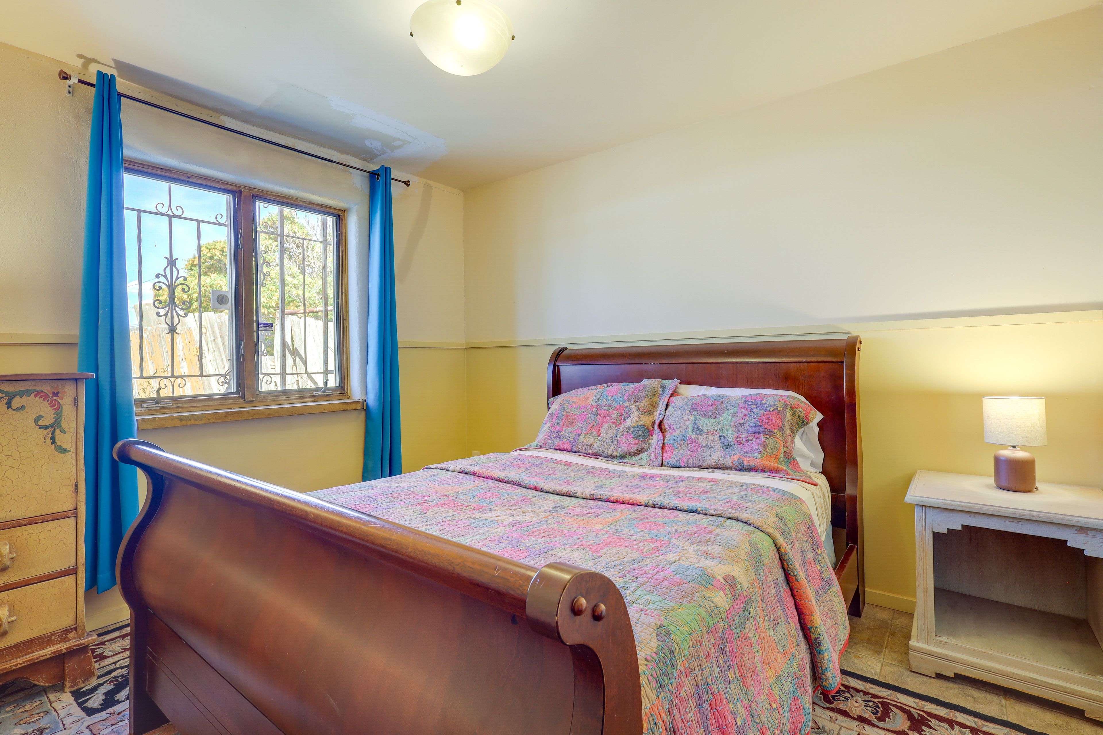 Bedroom 2 | Queen Bed