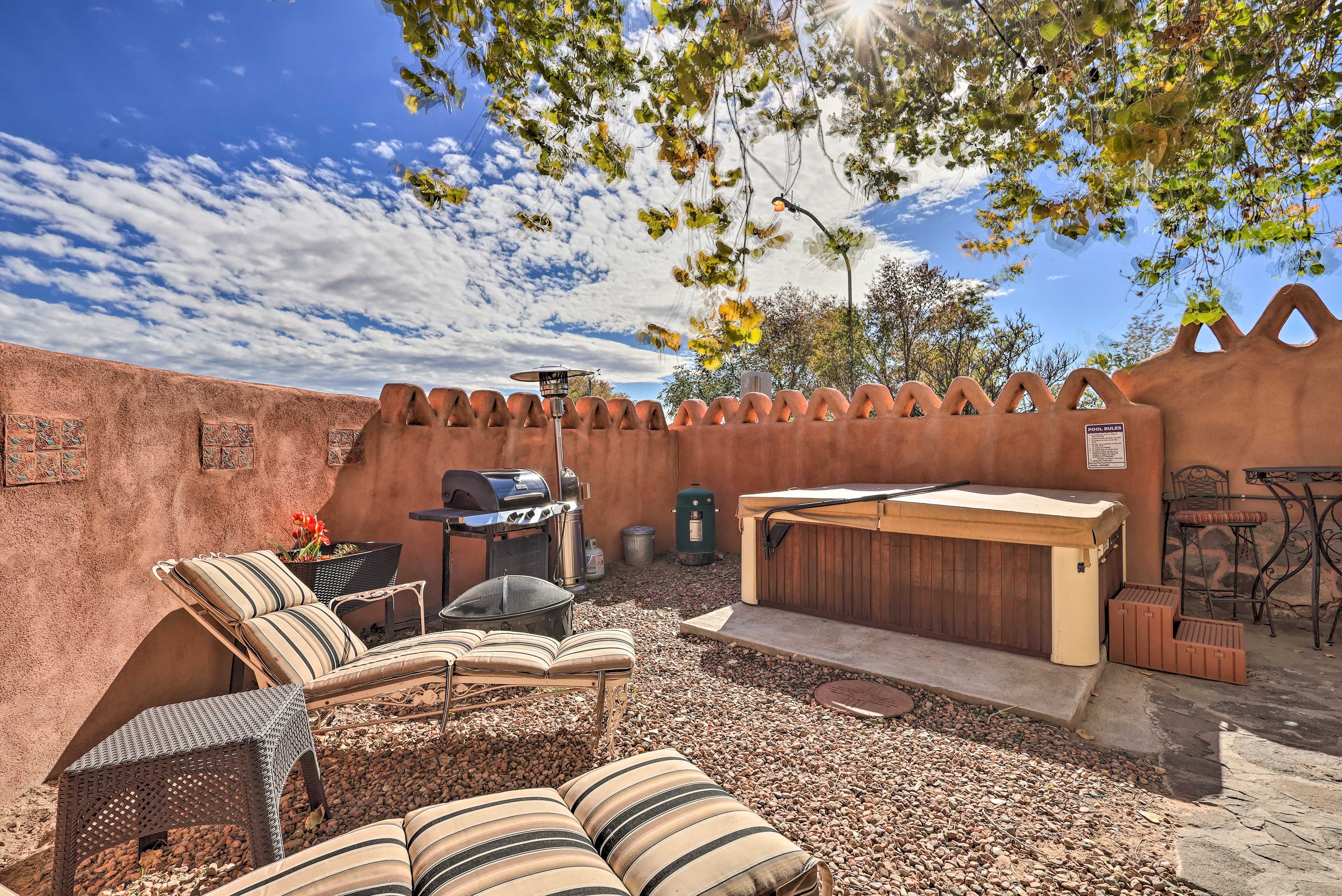 Shared Courtyard | Gas Grill | Hot Tub Not Available