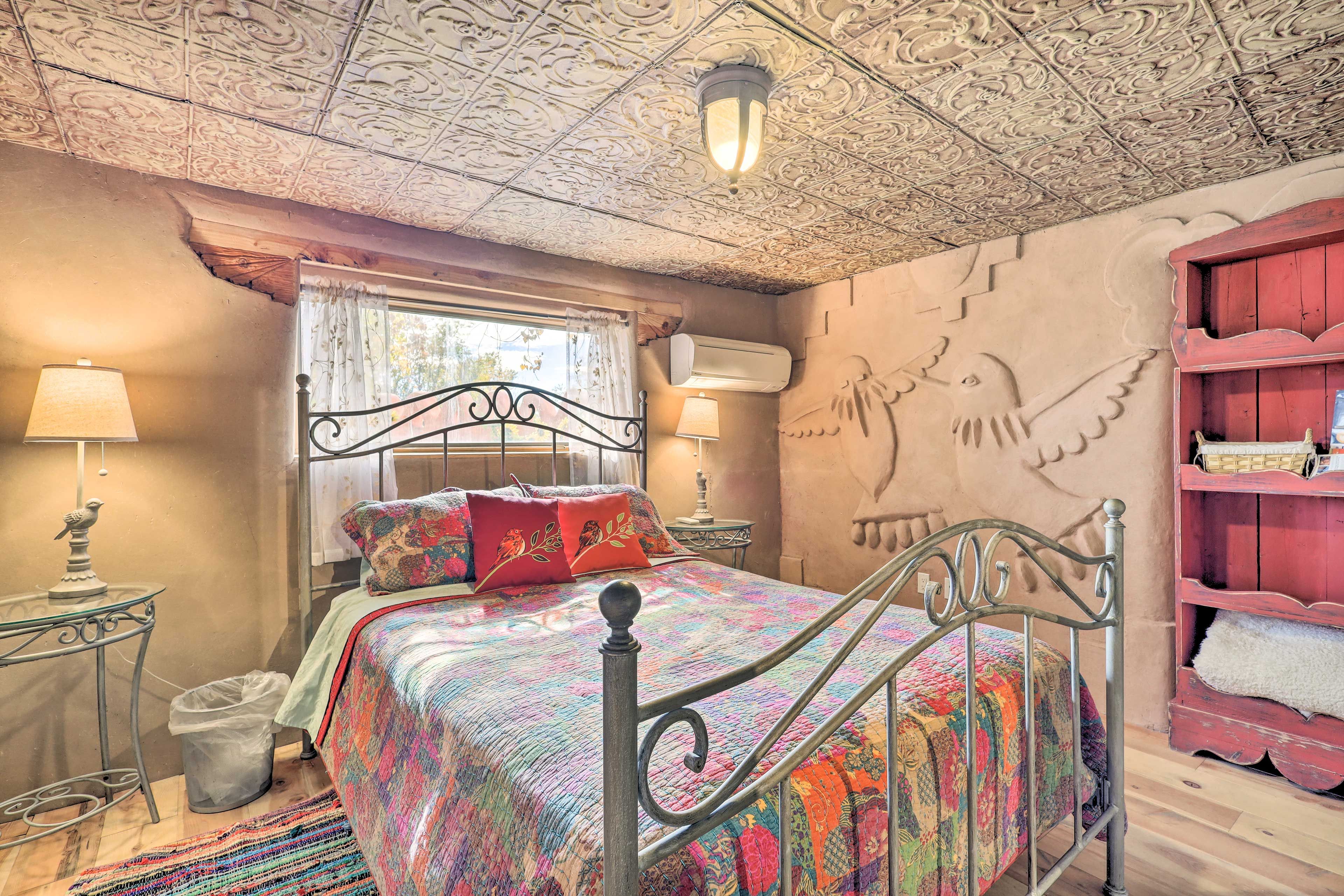 Bedroom | Queen Bed