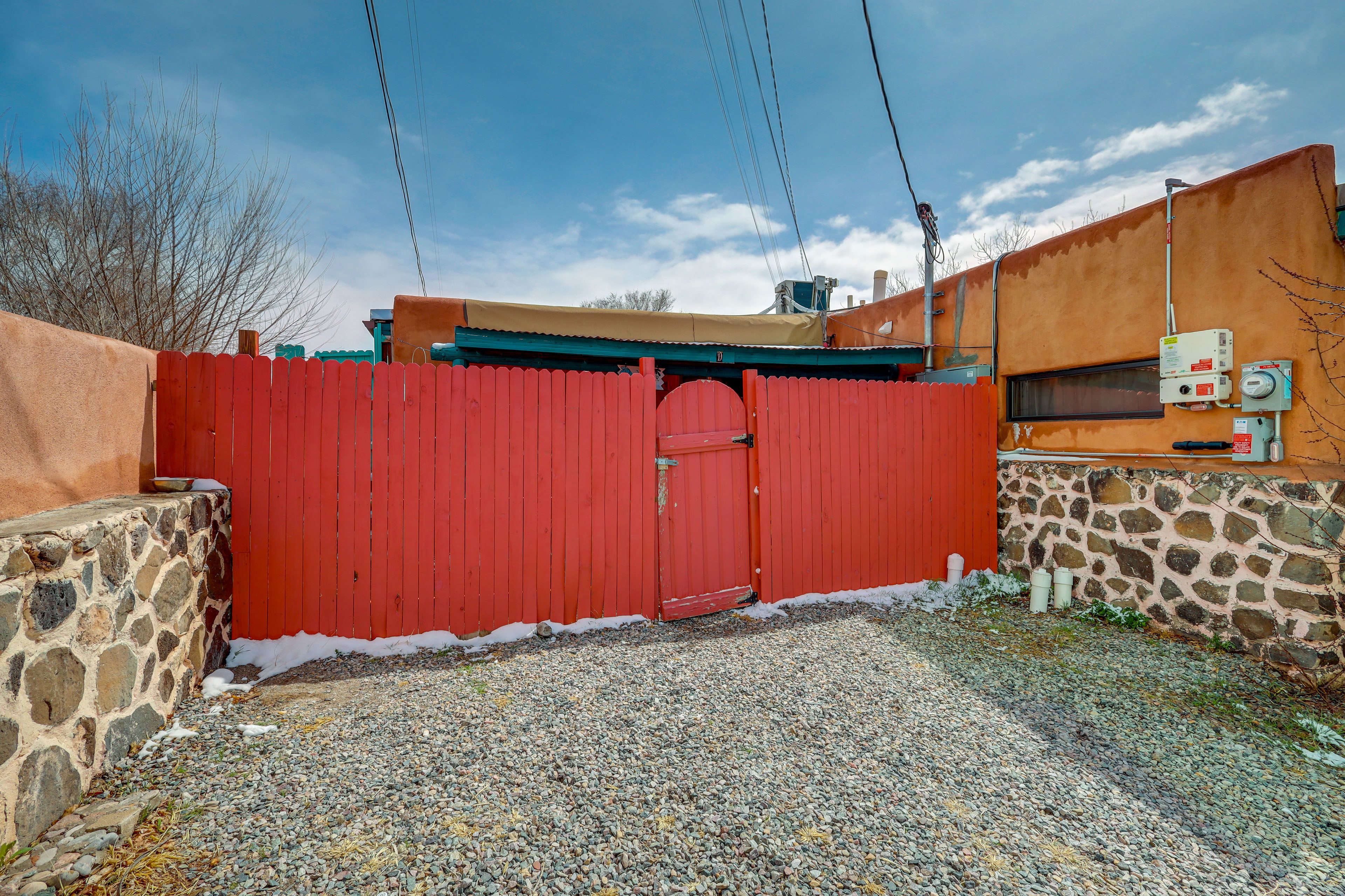 Parking | Driveway (1 Vehicle) | RV/Trailer Parking | Free Street Parking