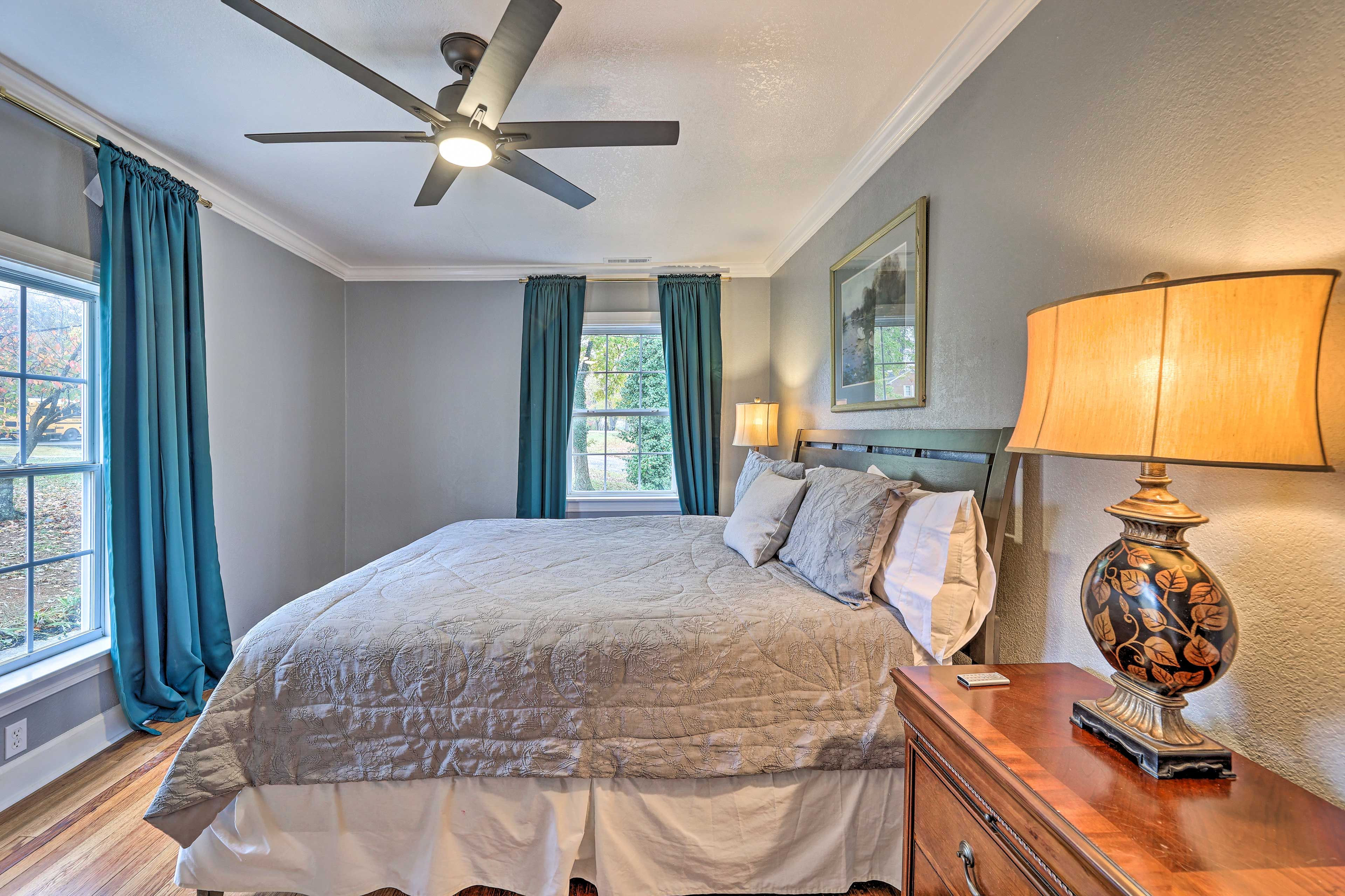 Bedroom 1 | King Bed | Main Floor