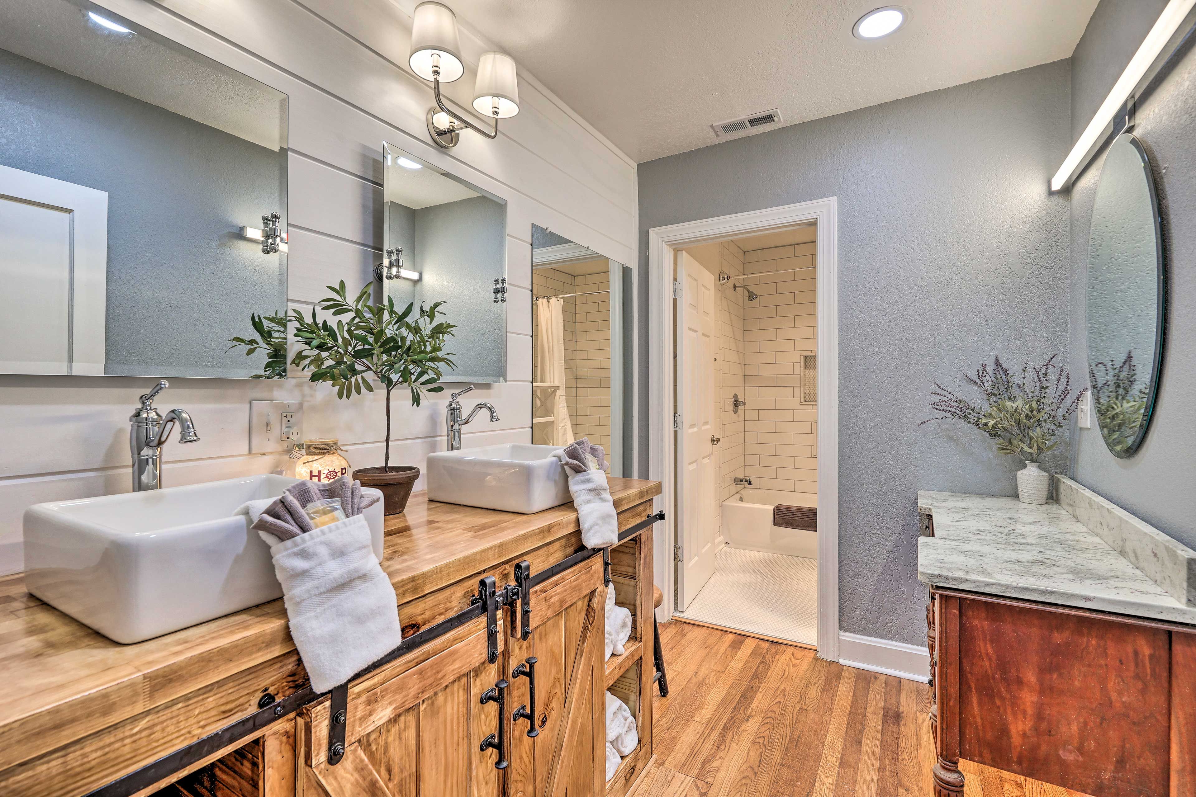 En-Suite Bathroom | Main Floor
