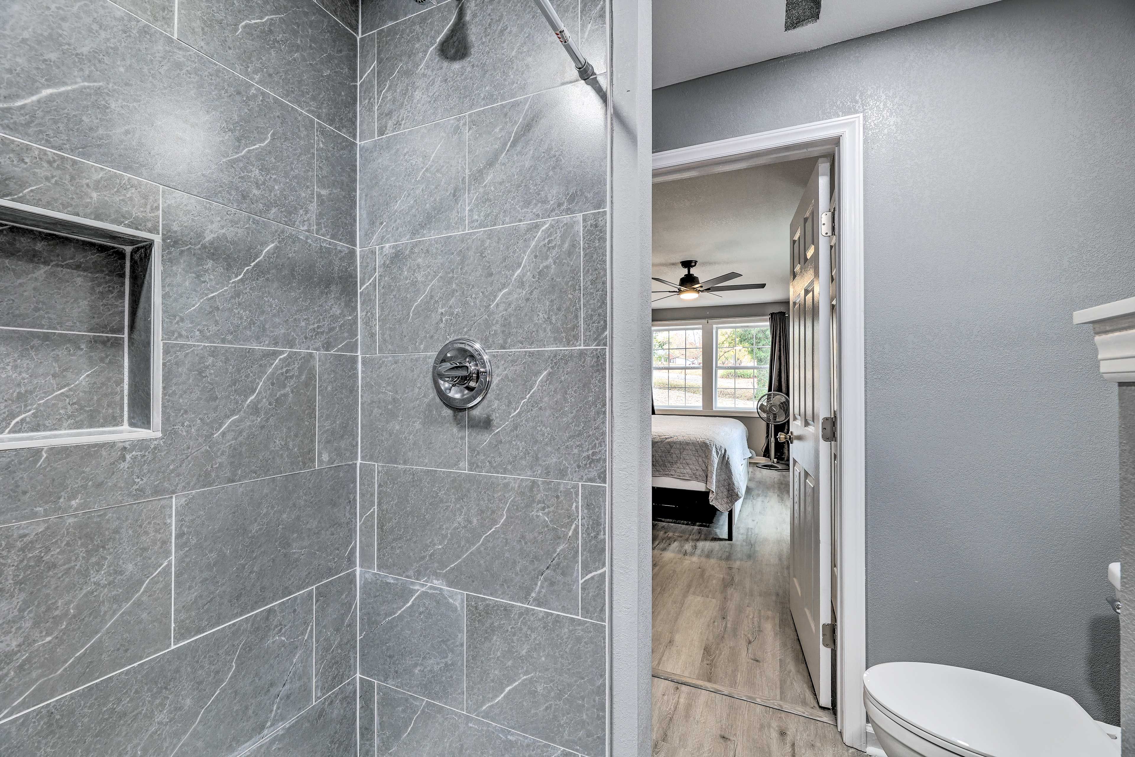Jack & Jill Bathroom | Lower Level