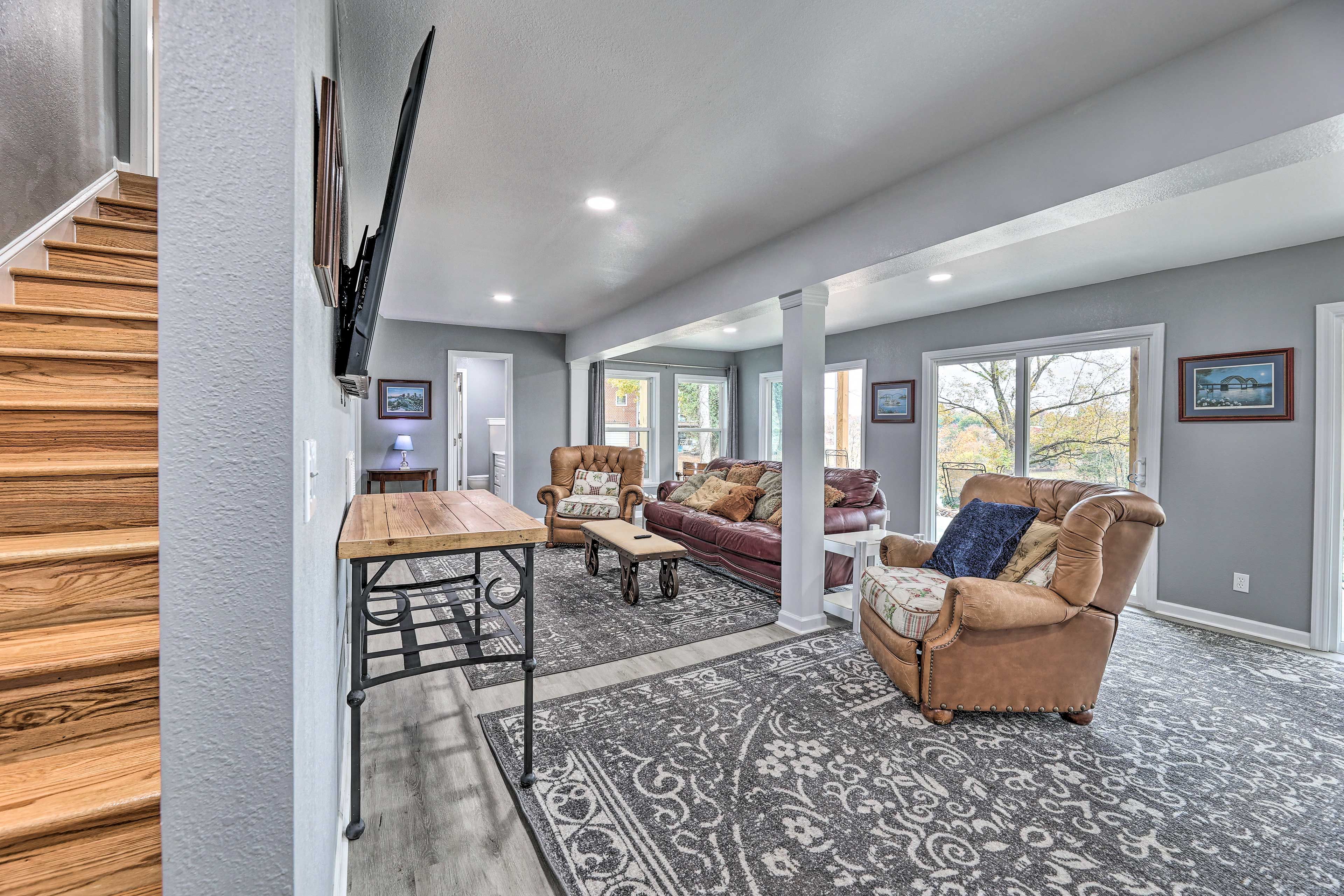 Living Room | Lower Level | Additional Twin Mattress | Smart TV w/ Cable