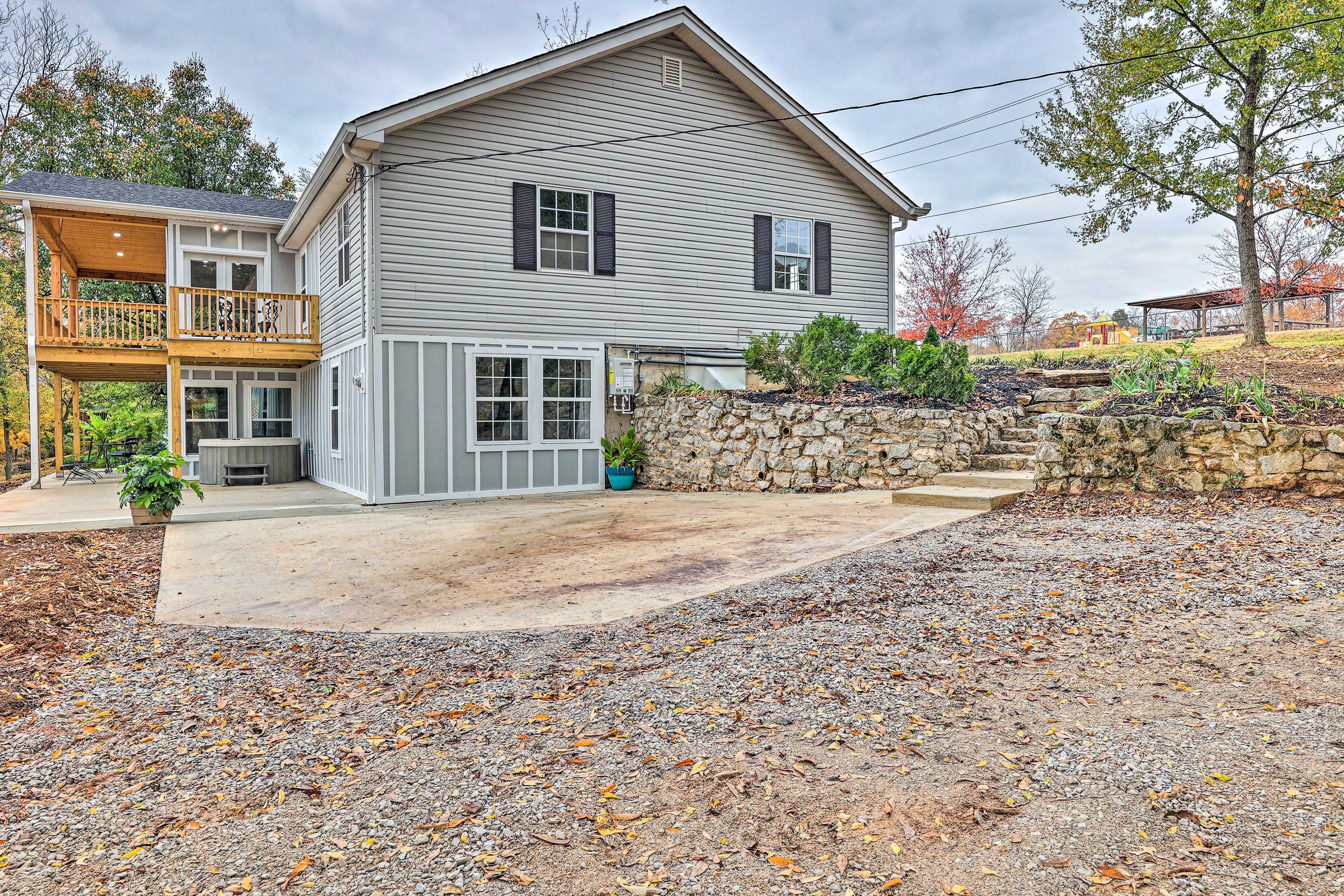 Property Exterior | Driveway (4 Vehicles)
