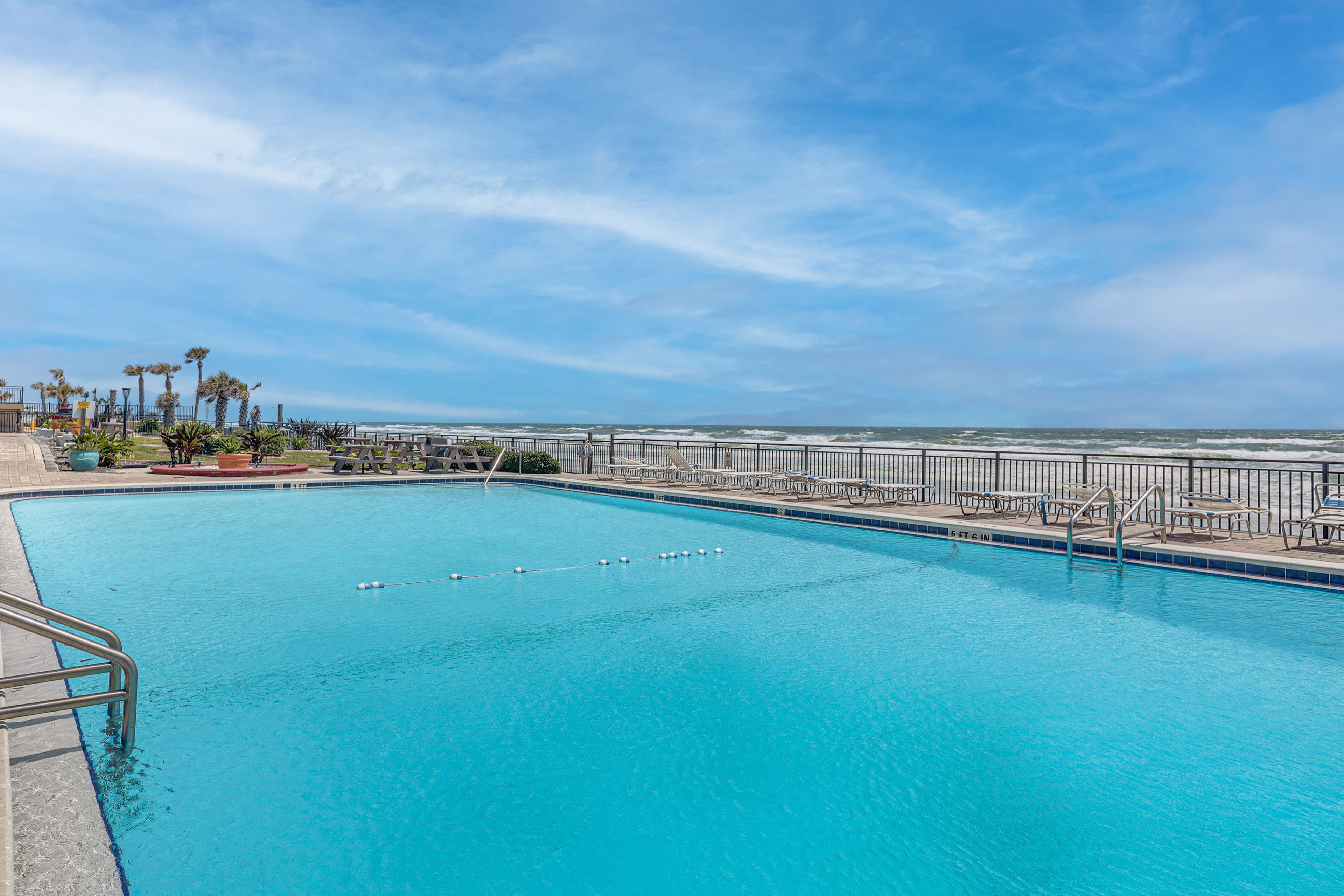 Oceanside Inn | Community Amenities