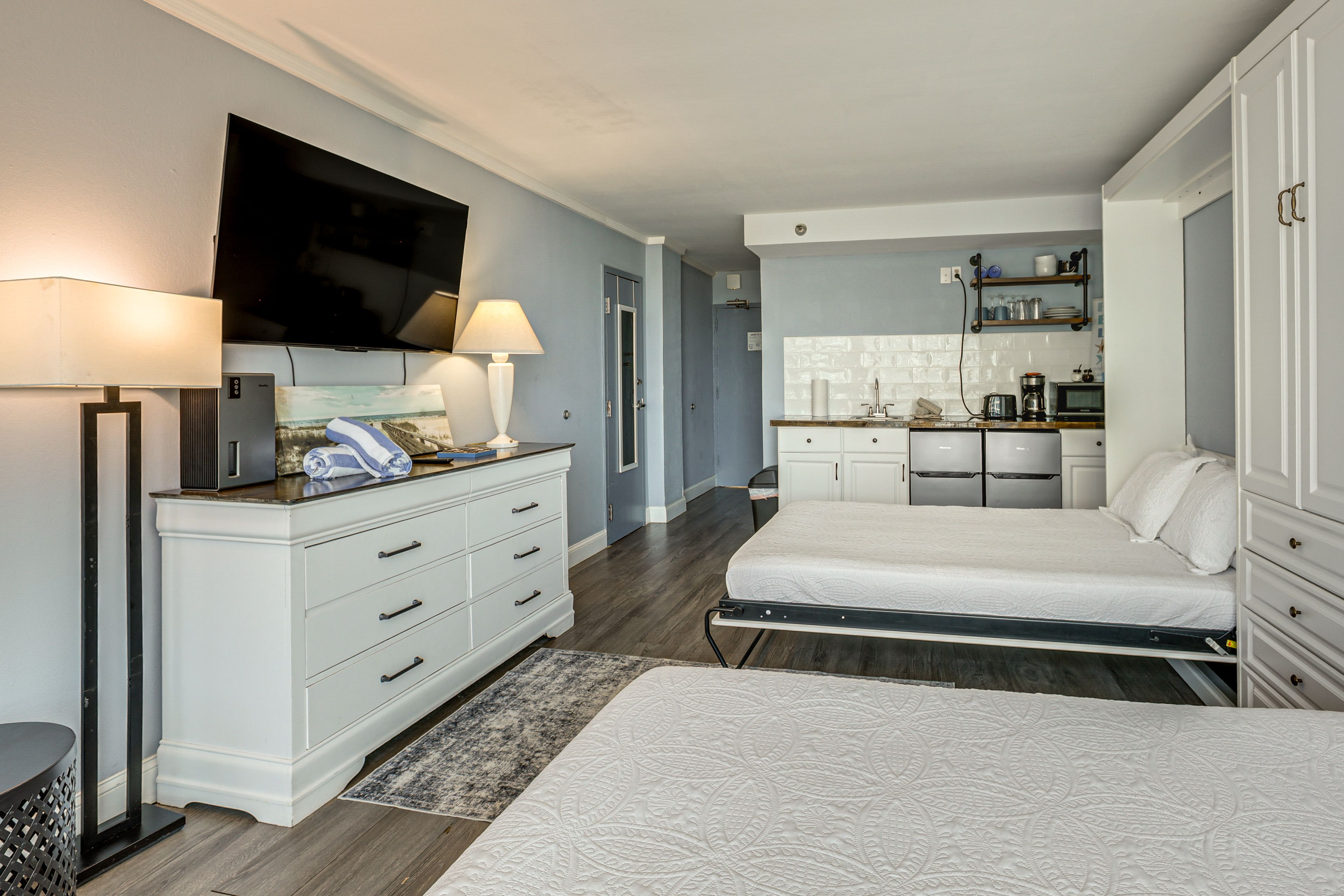 Studio | 2 Queen Beds