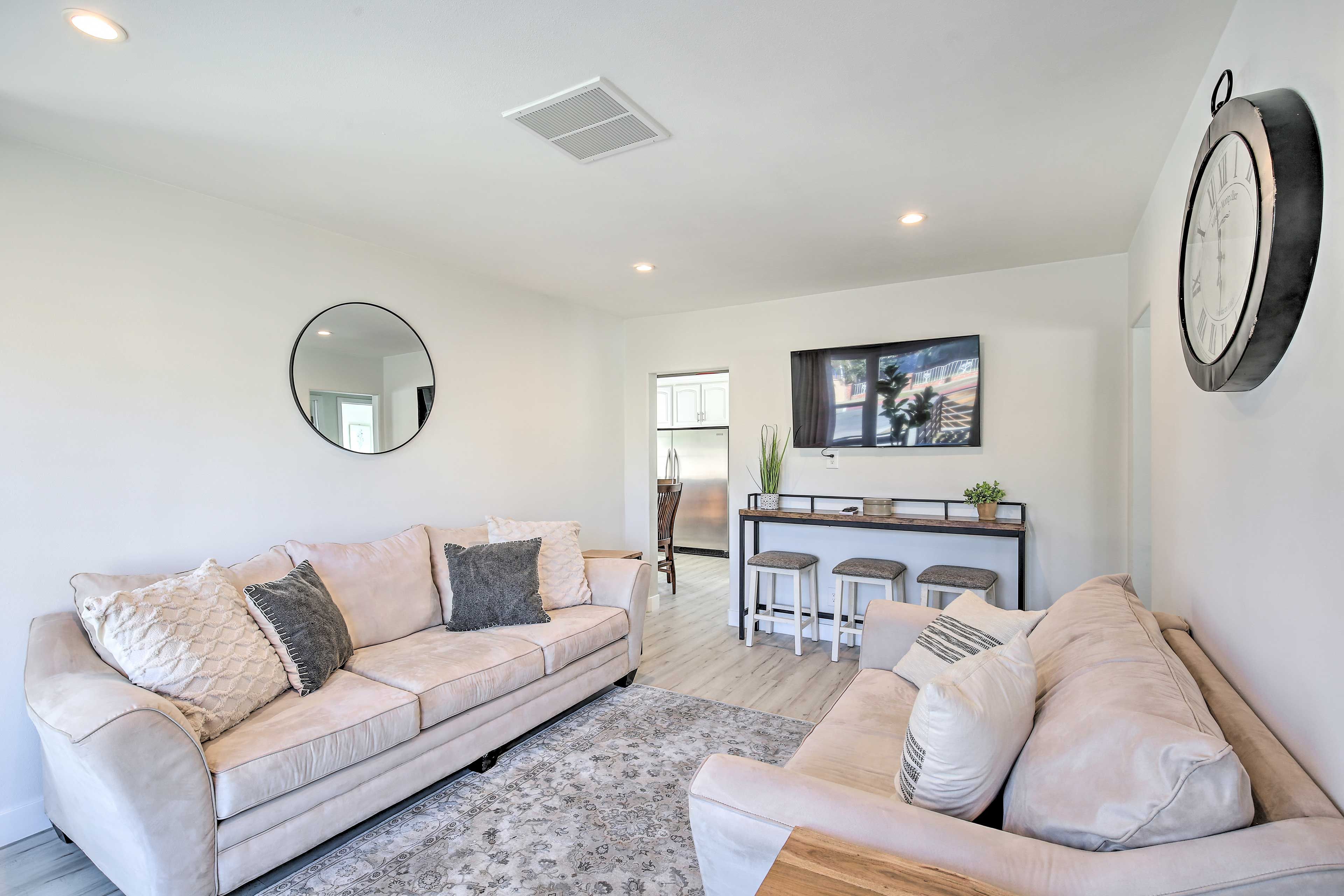Living Room | Free WiFi | Heated Pool & Spa