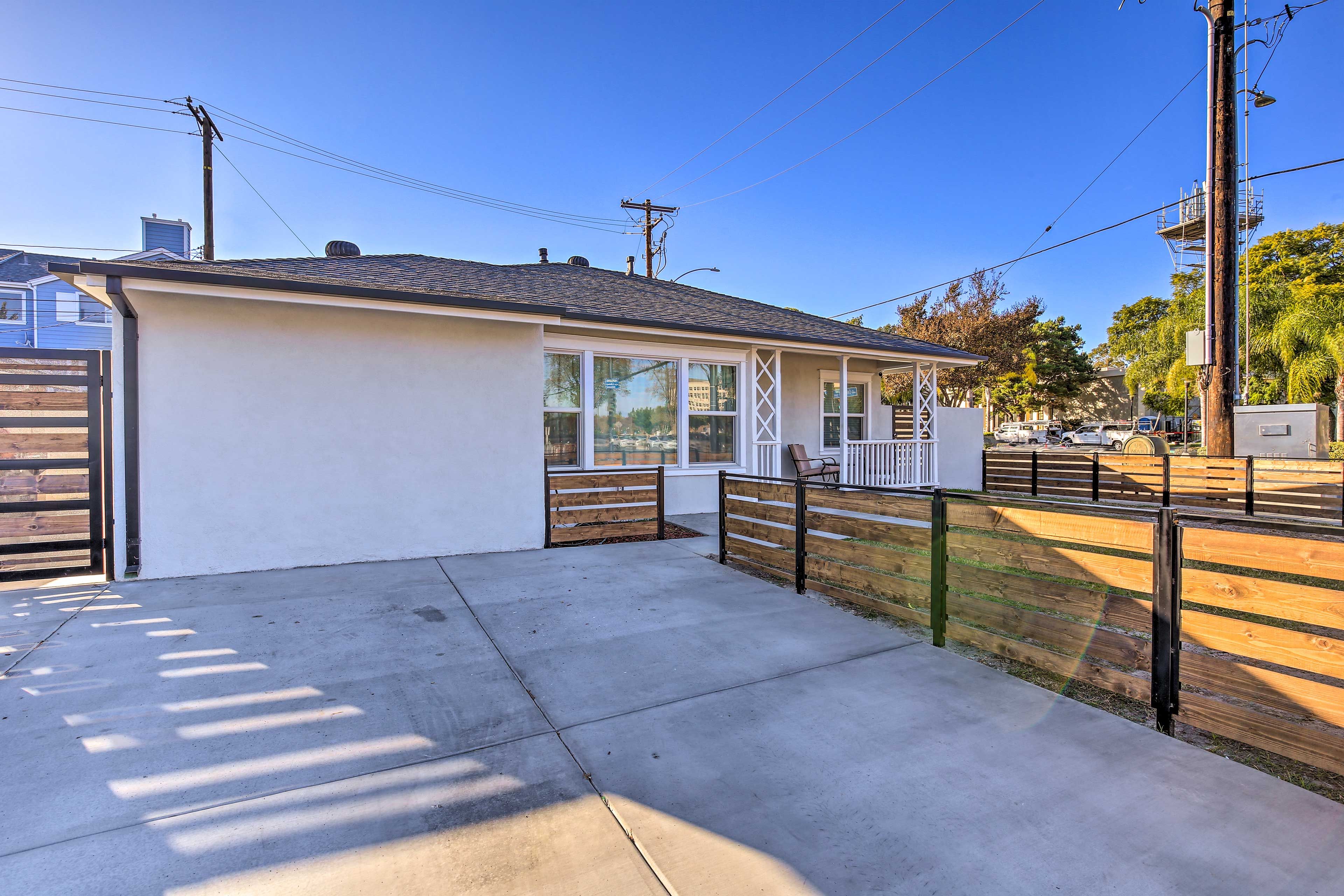 Home Exterior | Parking | Driveway (2 Vehicles)