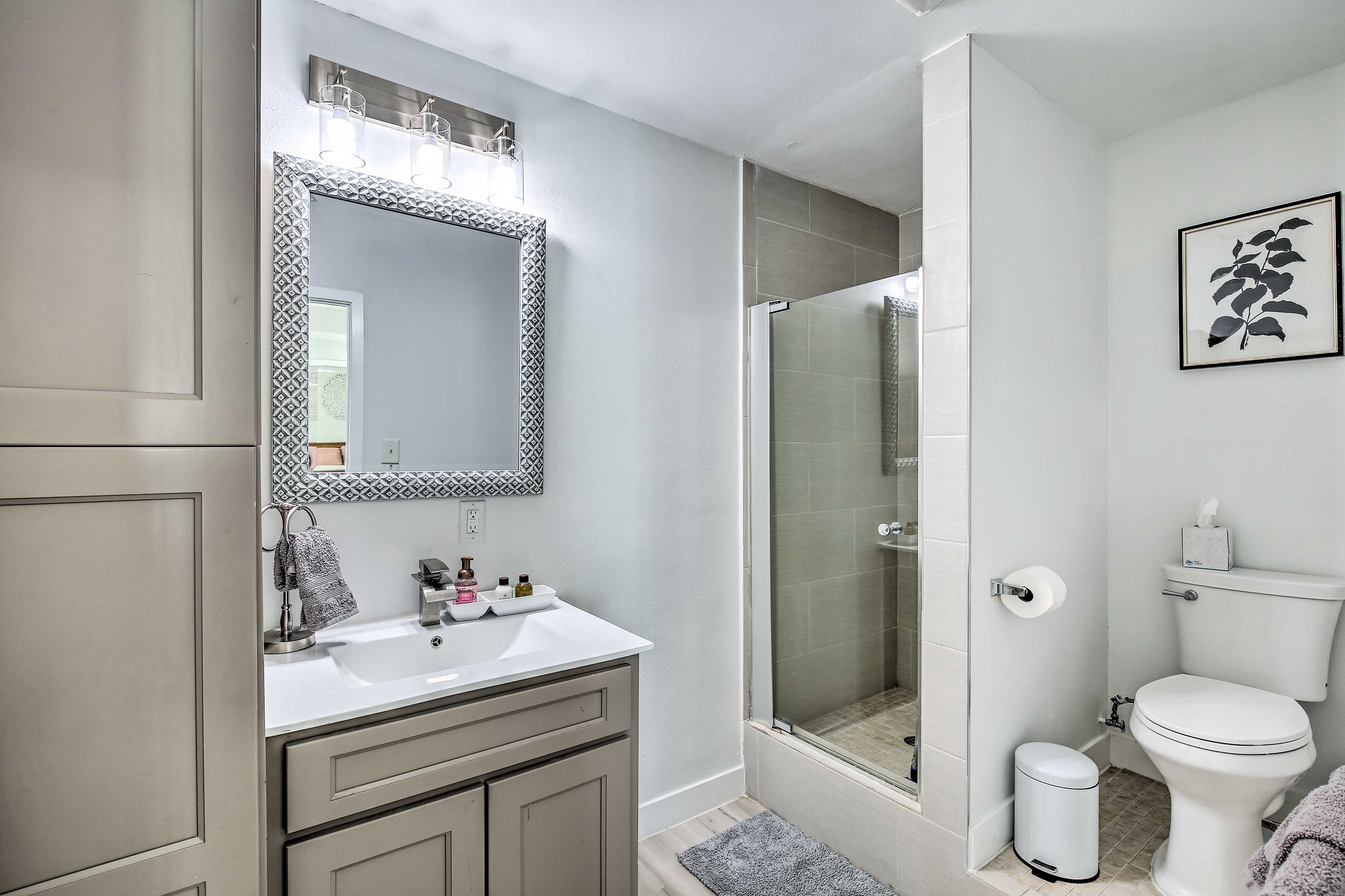 Full Bathroom | Towels Provided | Hair Dryer