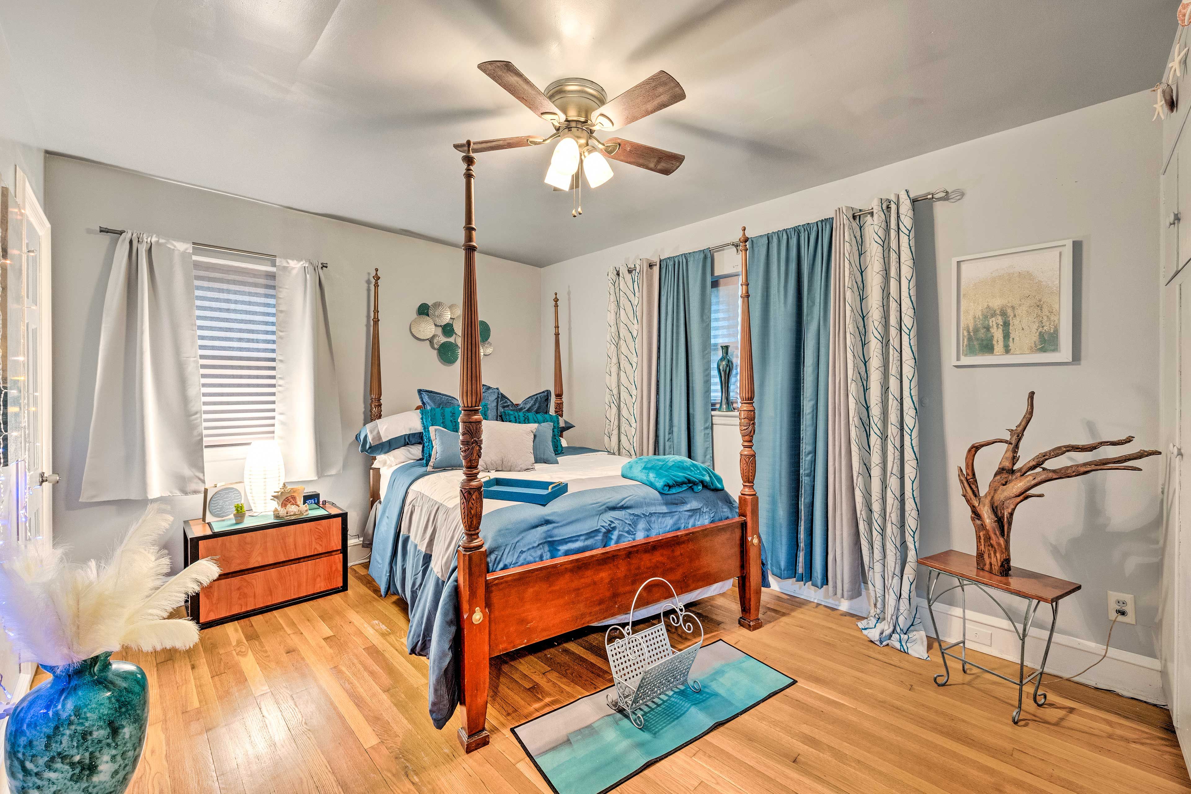 Bedroom 2 | Queen Bed | 1st Floor