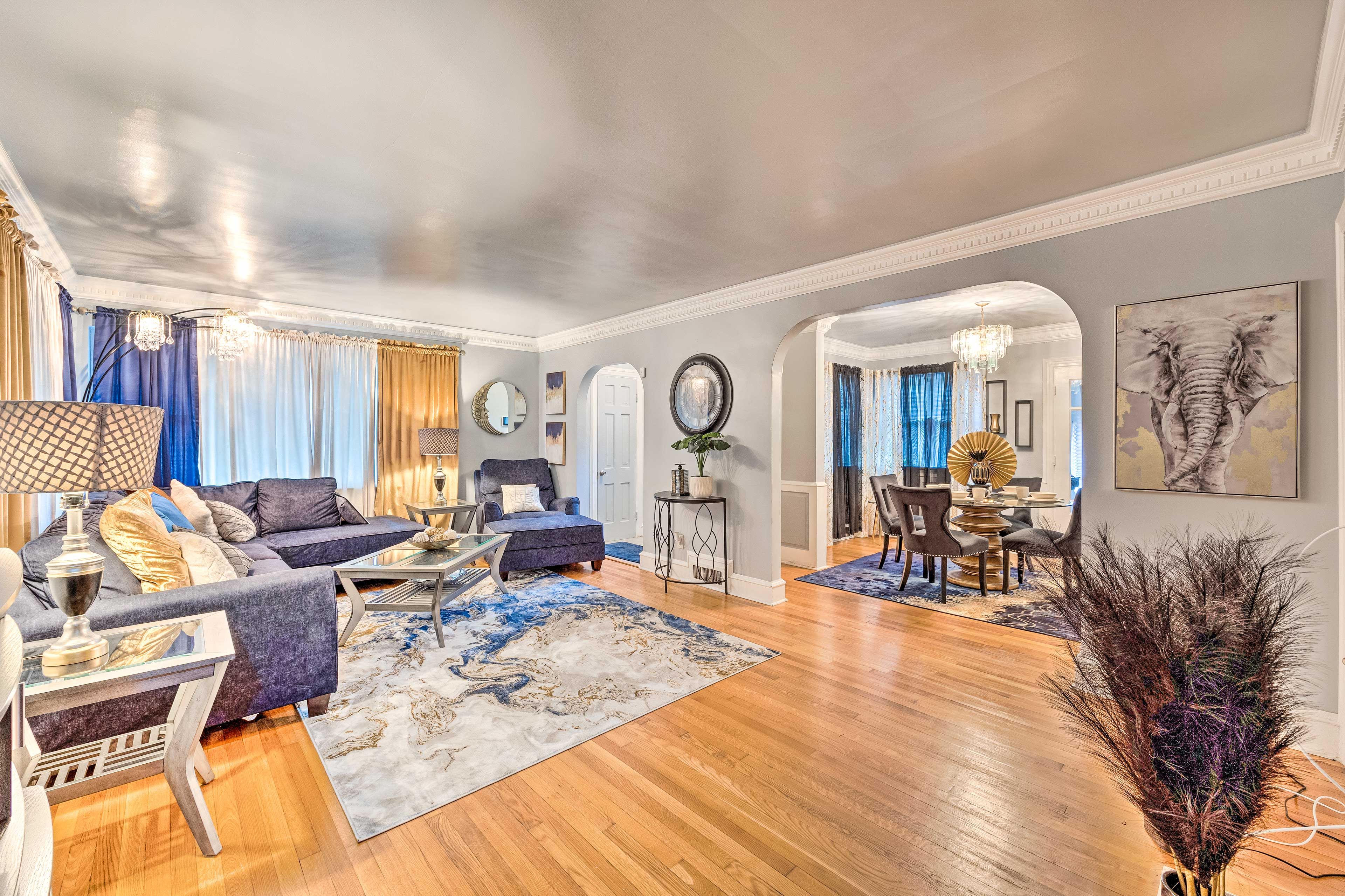 Living Room | Queen Air Mattress | Smart TV w/ Cable | Central A/C & Heat