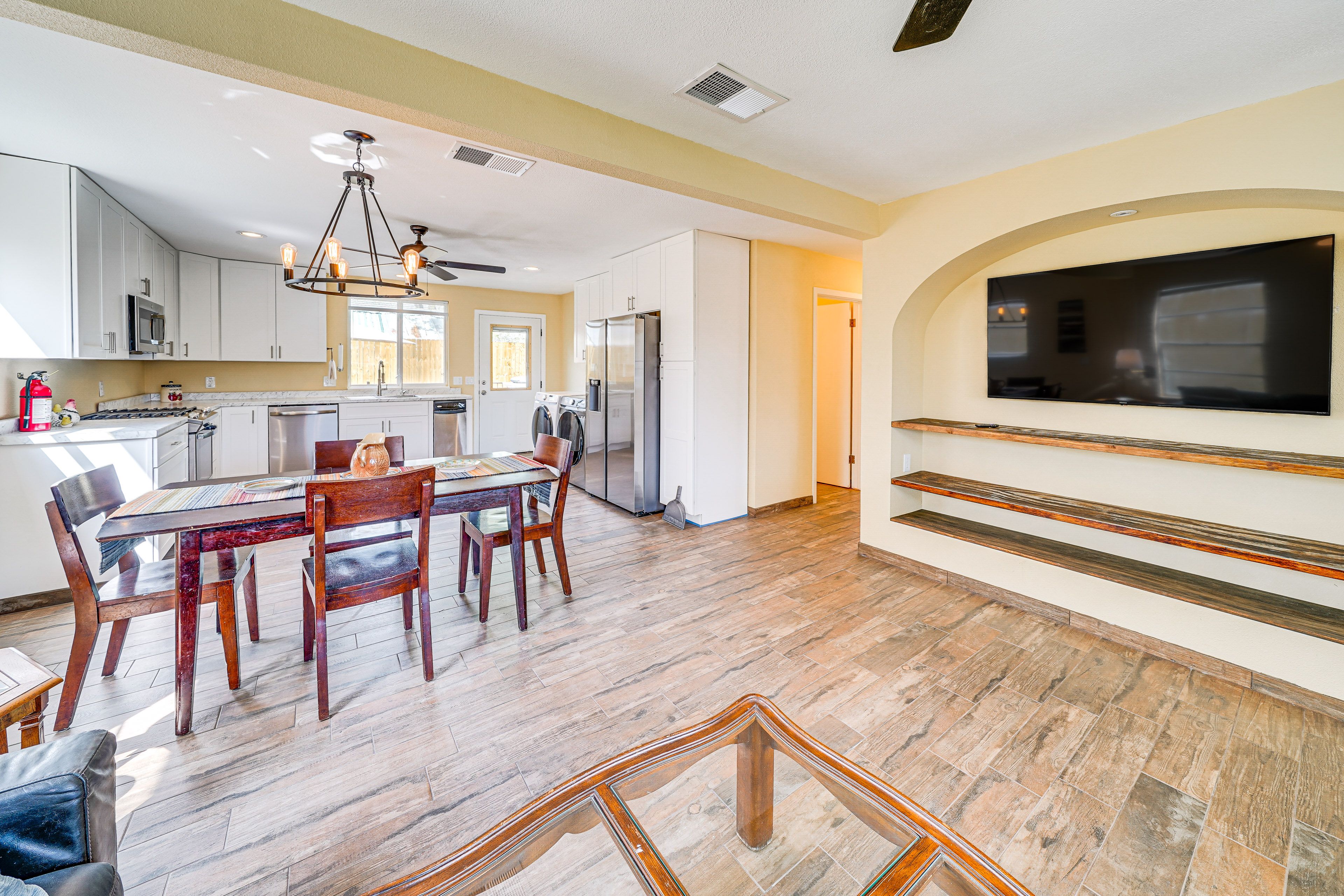 Living Room | Free WiFi | Central A/C & Heat | Smart TV
