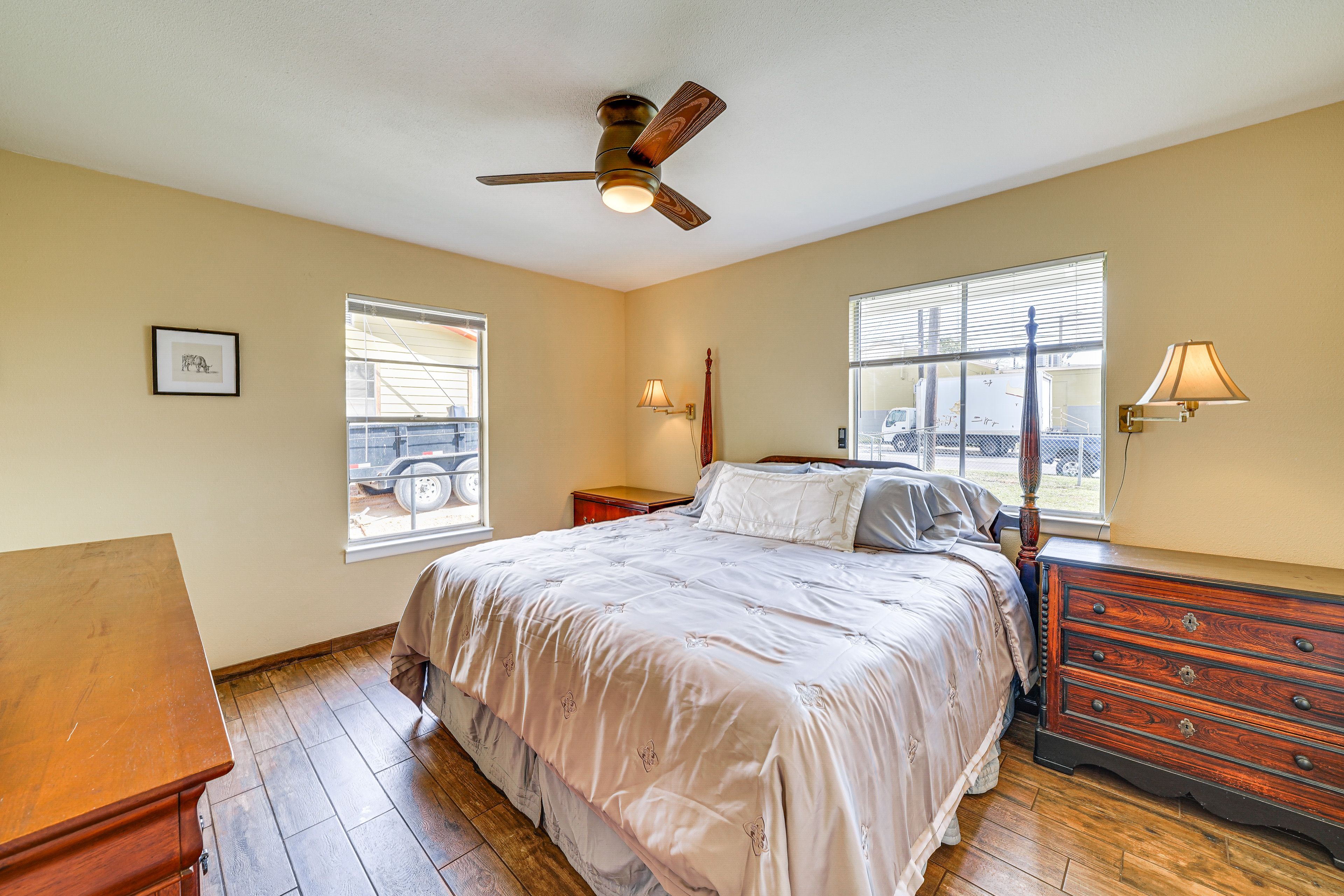 Bedroom 1 | King Bed